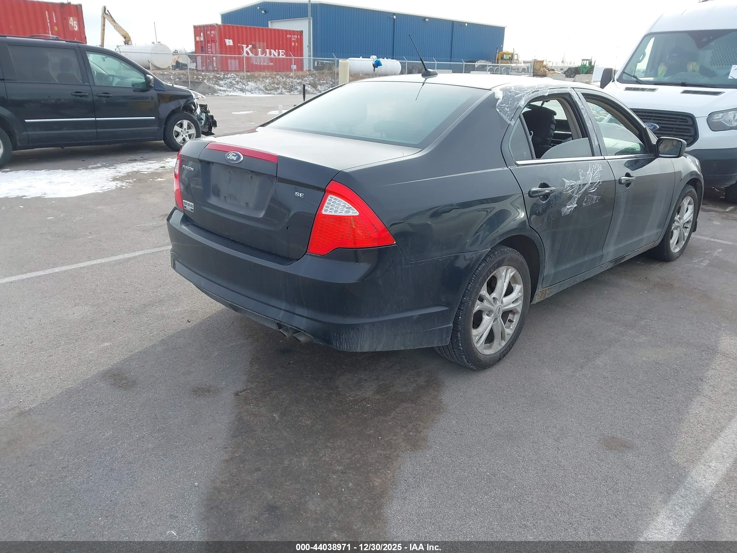 FORD FUSION image 4