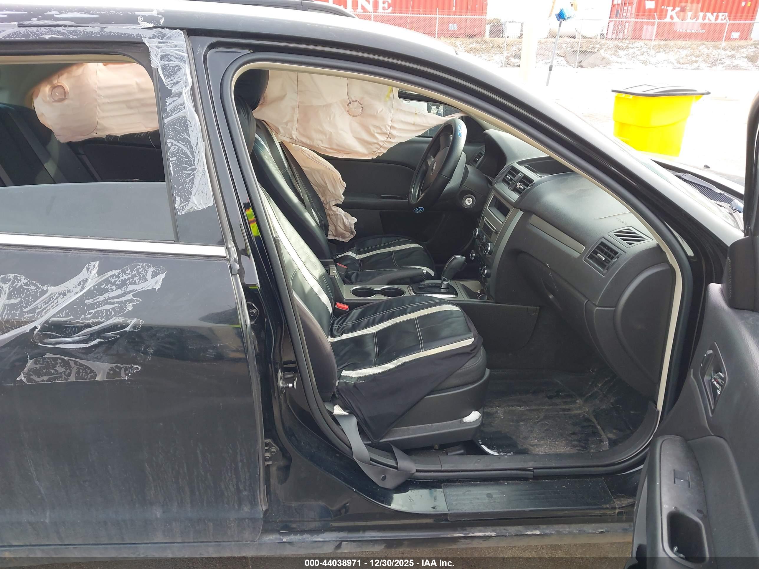 FORD FUSION image 5