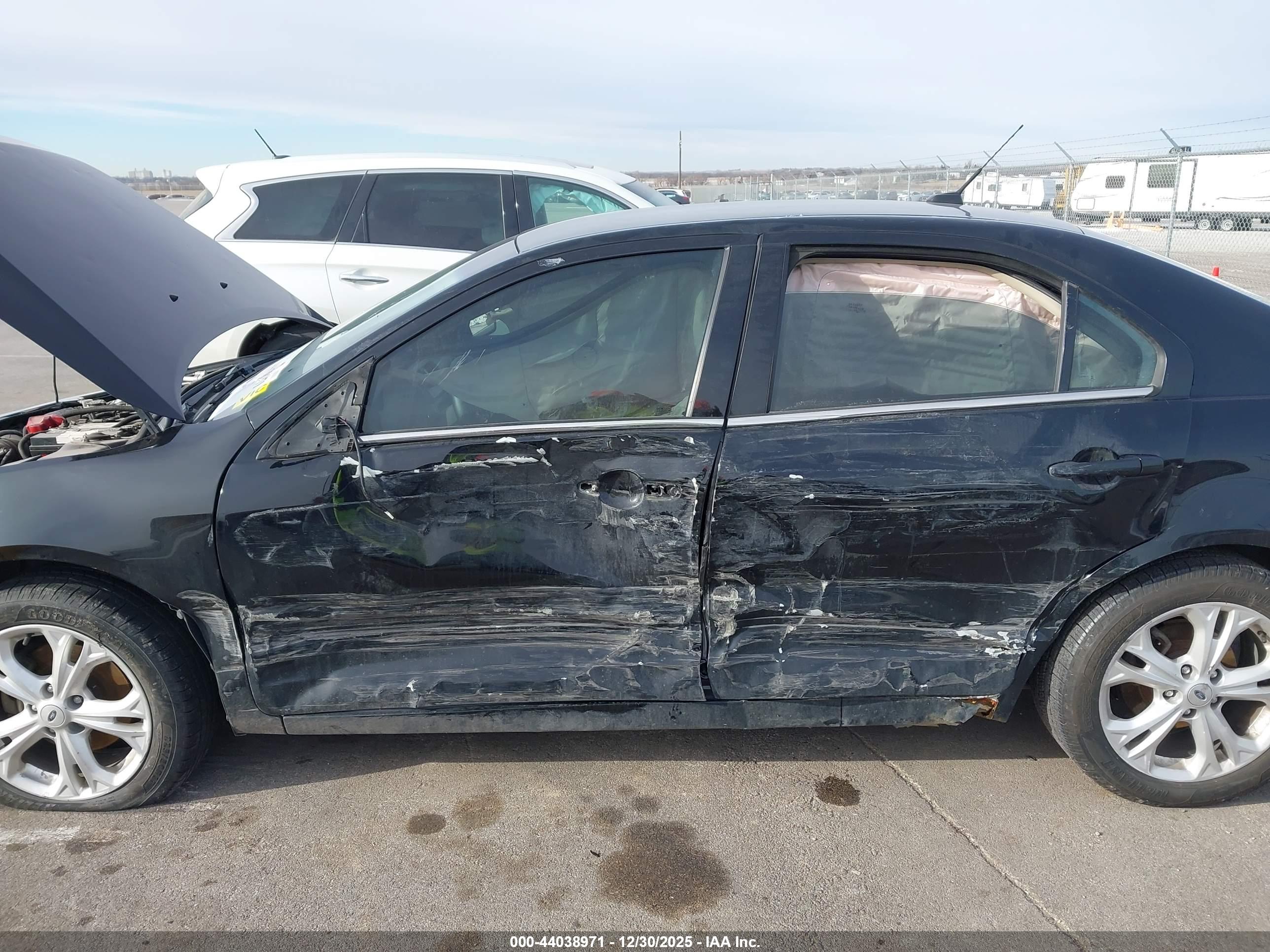 FORD FUSION image 6