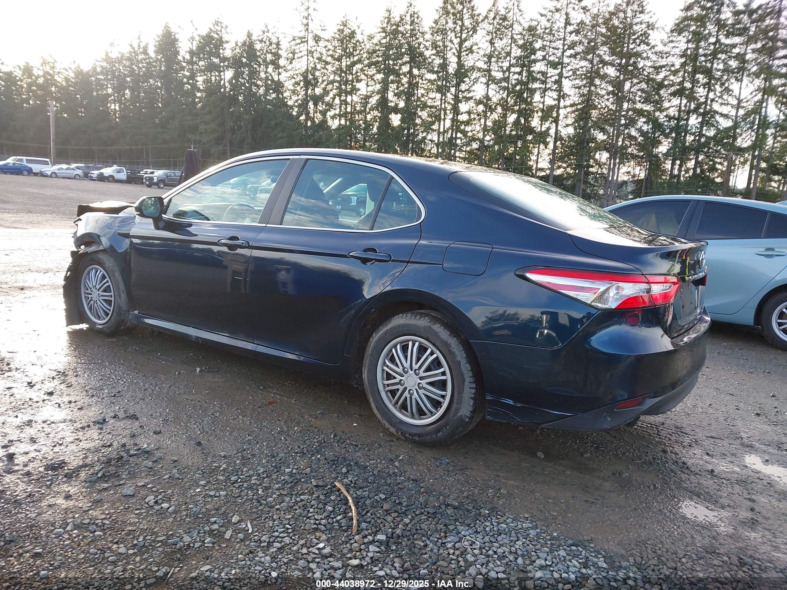 TOYOTA CAMRY image 3