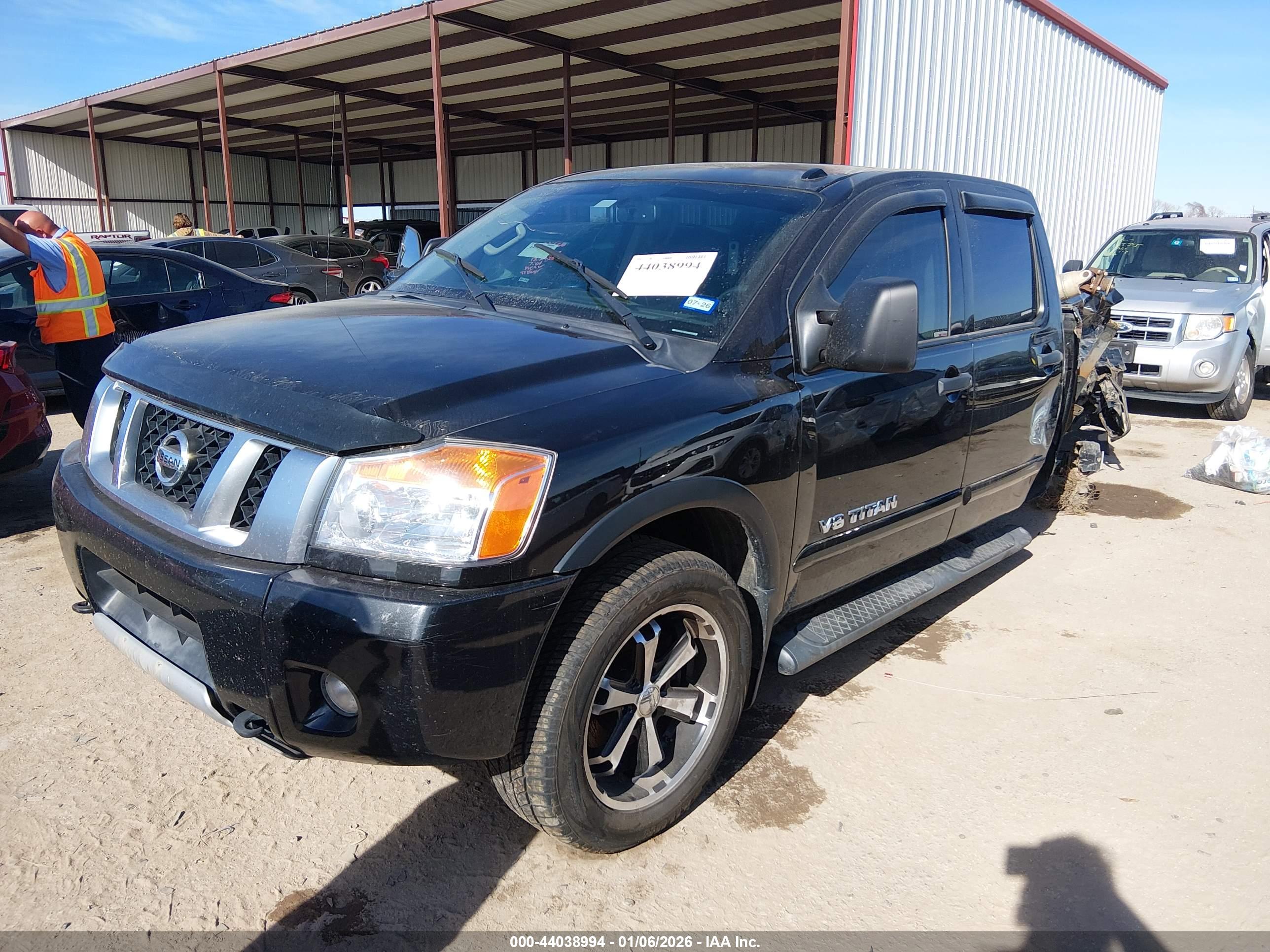 NISSAN TITAN image 2