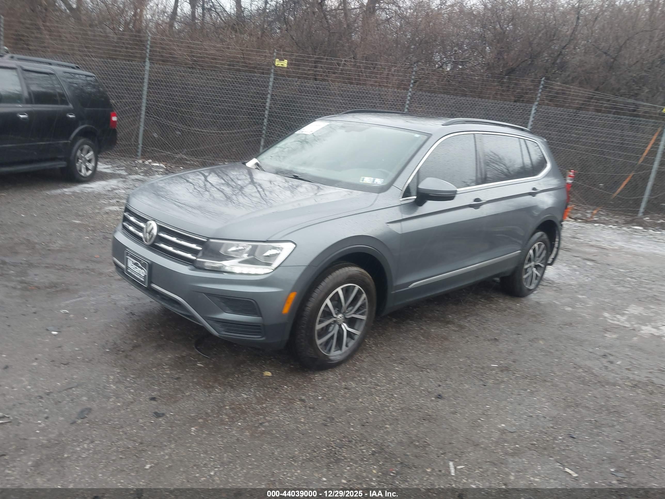 VOLKSWAGEN TIGUAN image 2