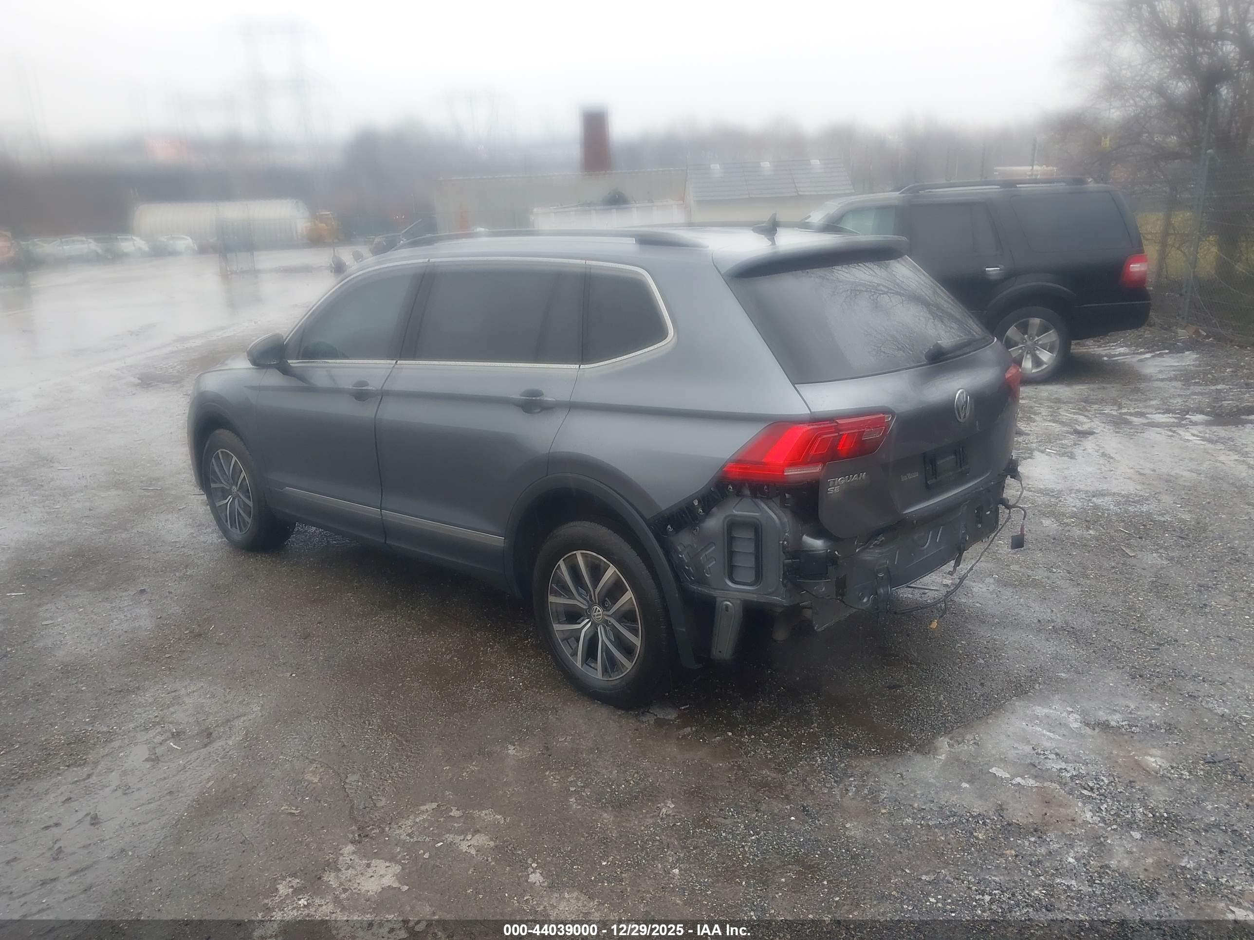 VOLKSWAGEN TIGUAN image 3