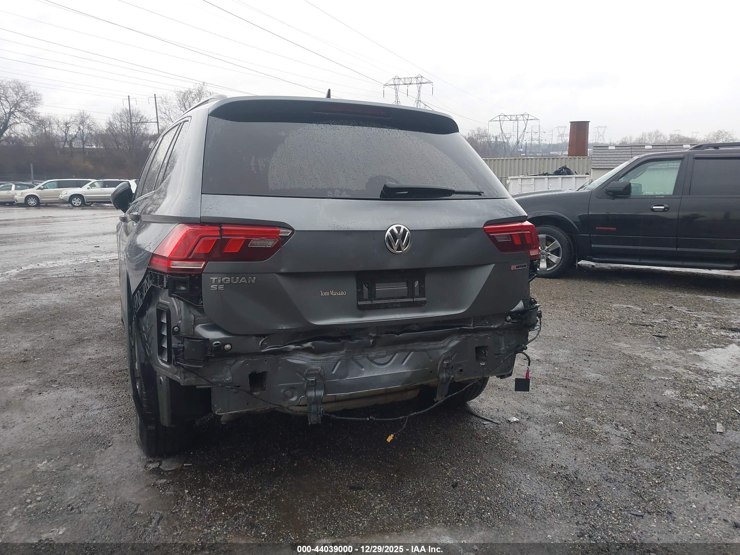VOLKSWAGEN TIGUAN image 6