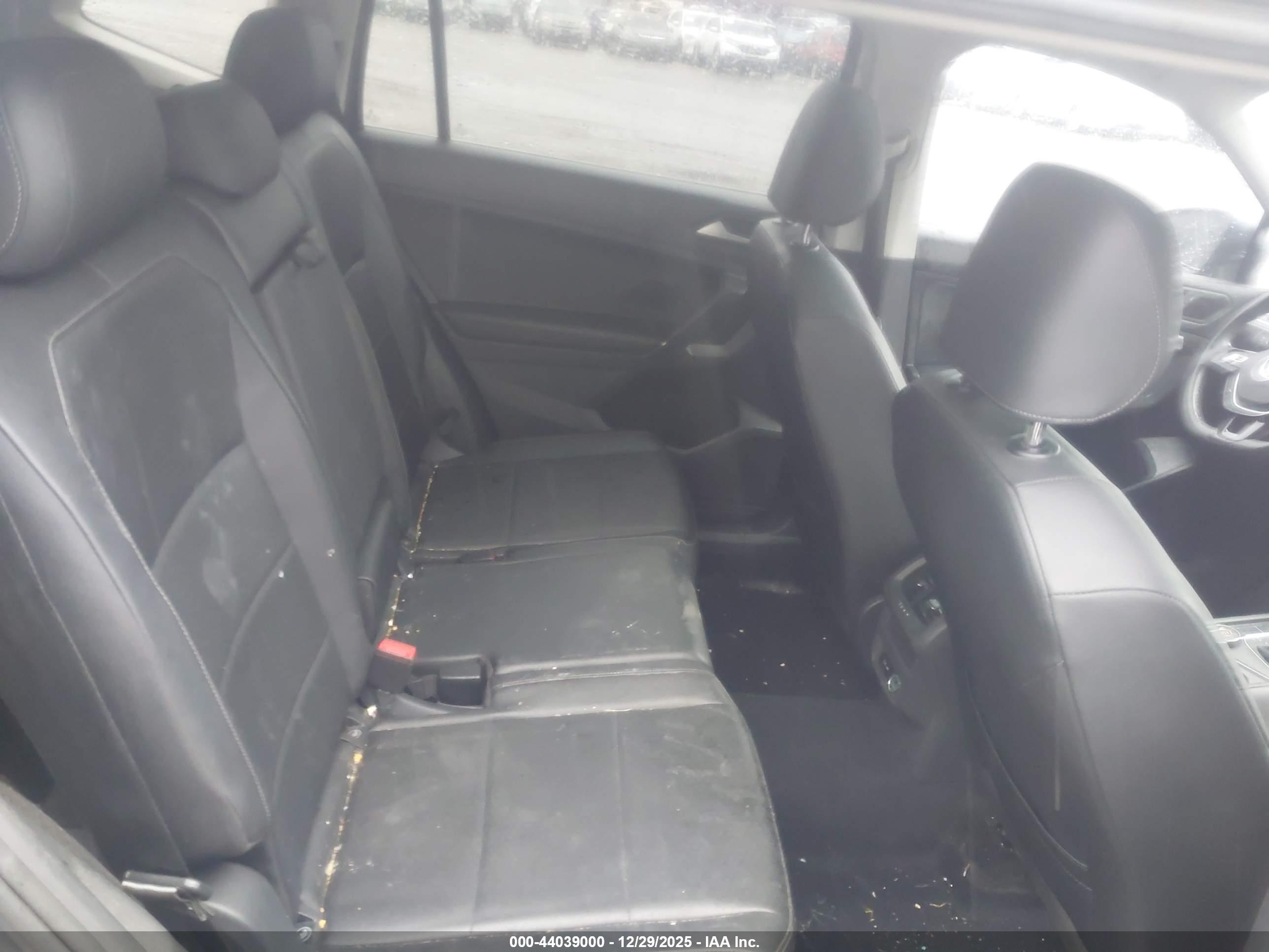 VOLKSWAGEN TIGUAN image 8