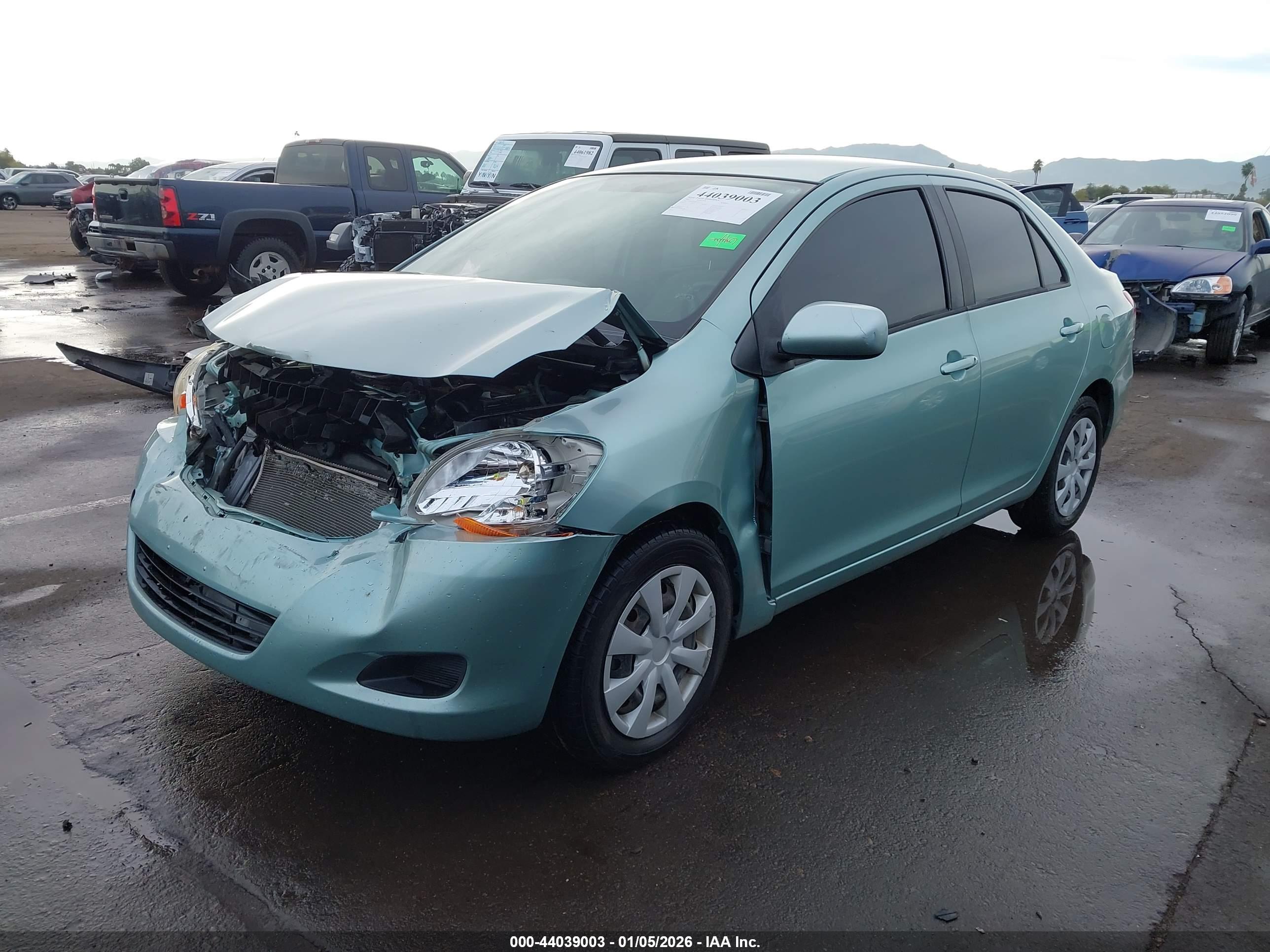 TOYOTA YARIS image 2