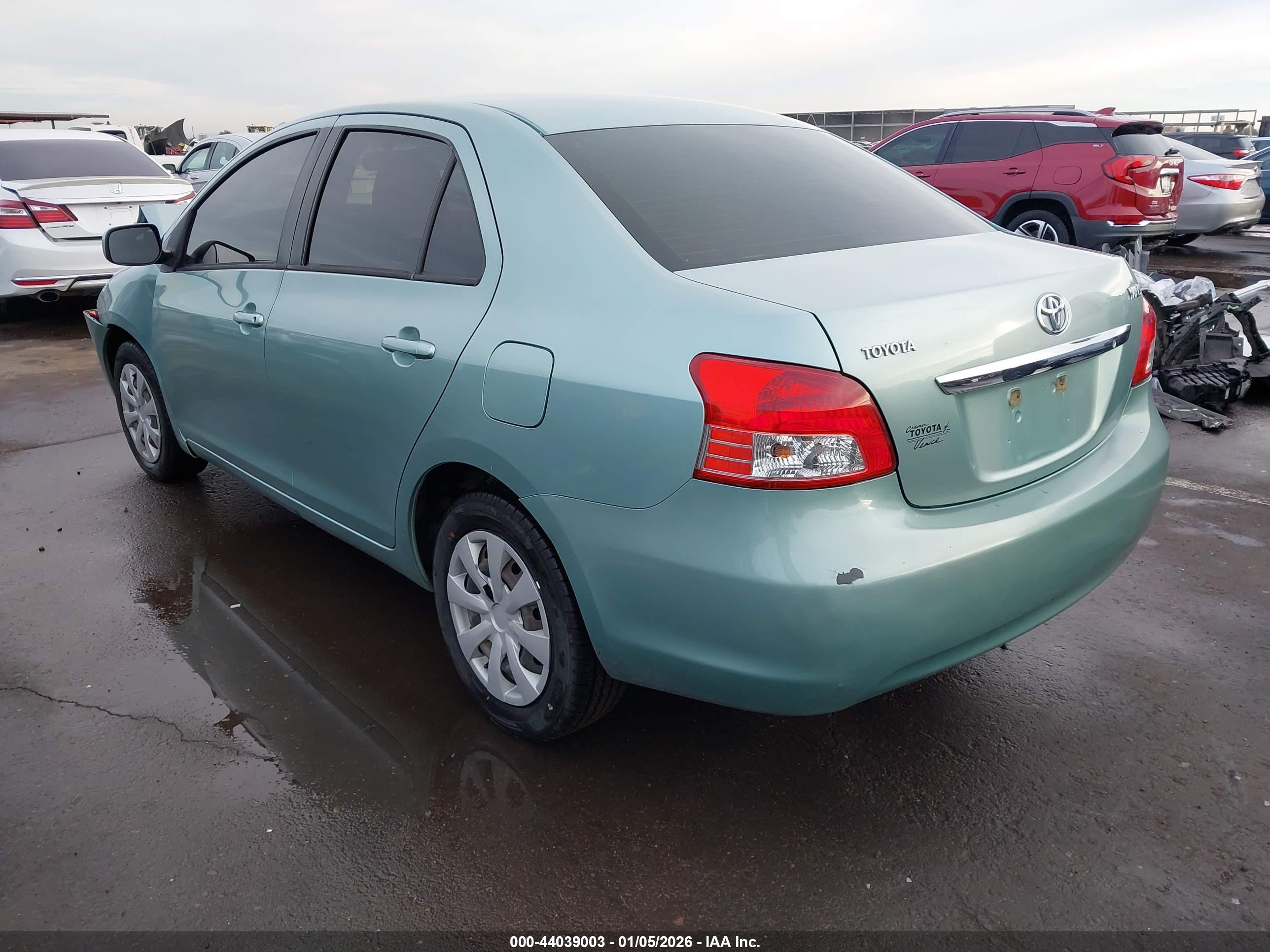 TOYOTA YARIS image 3