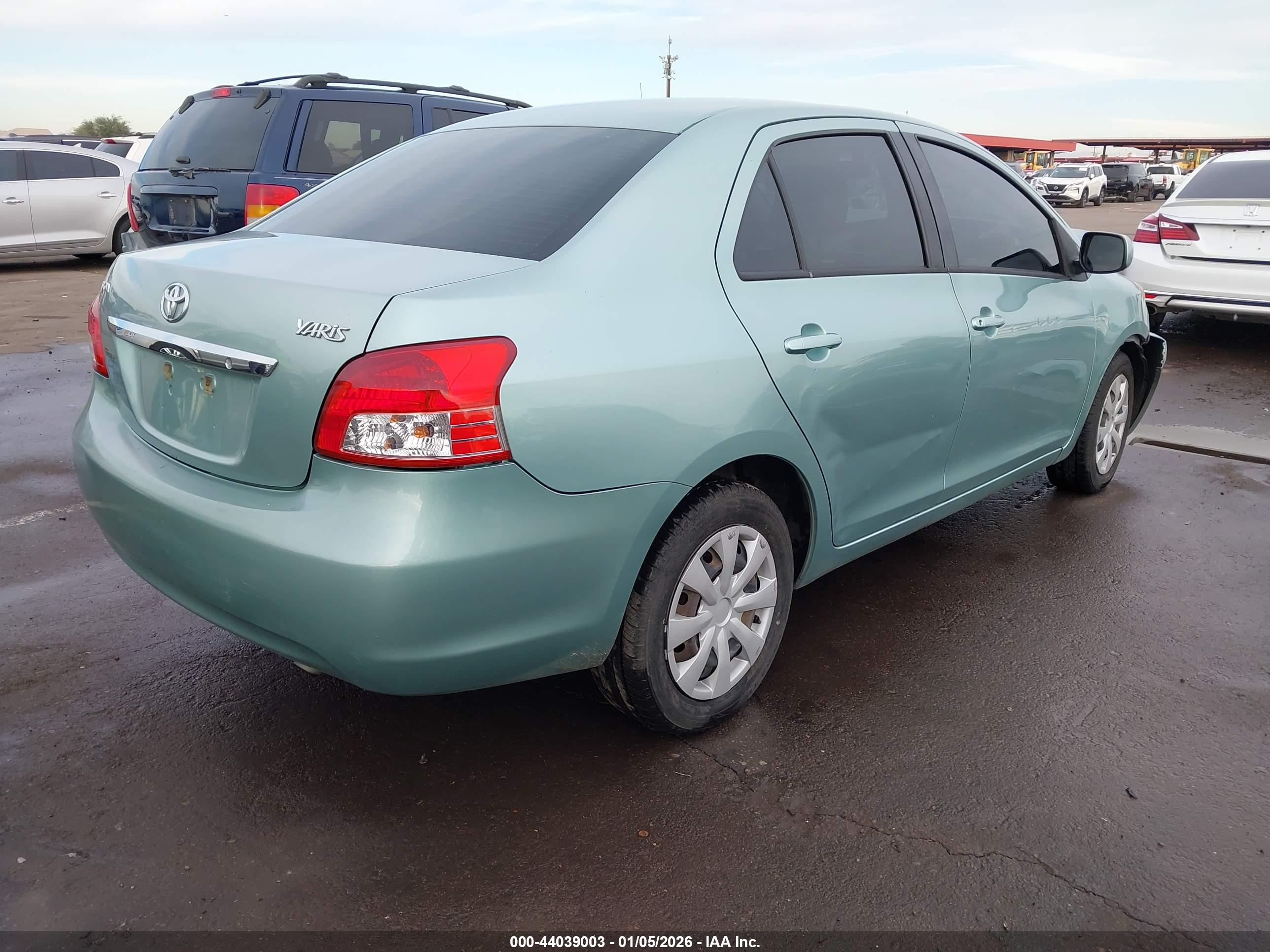 TOYOTA YARIS image 4