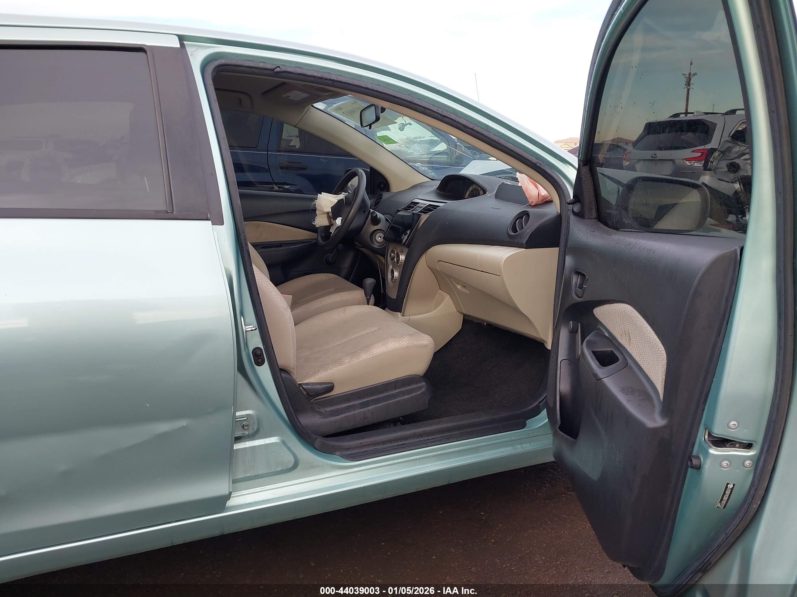 TOYOTA YARIS image 5