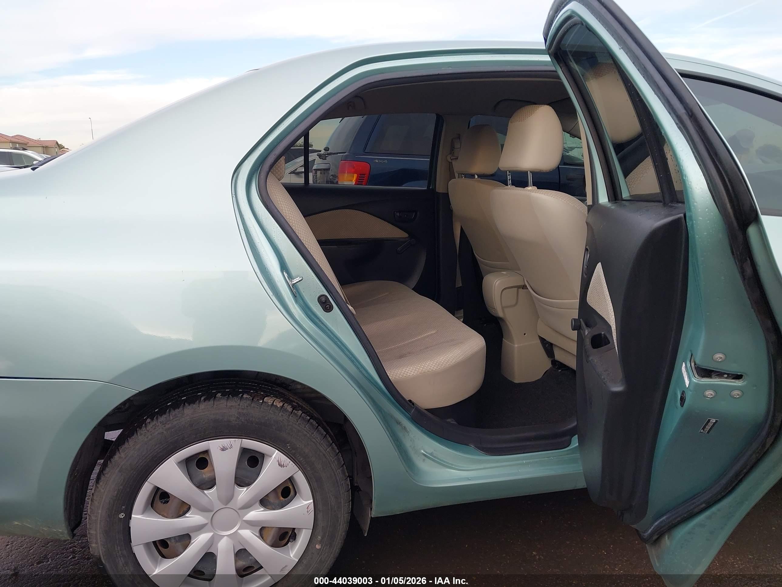 TOYOTA YARIS image 8