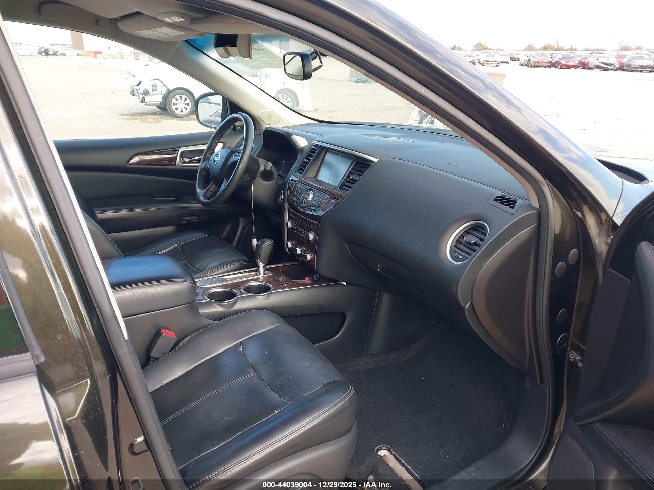 NISSAN PATHFINDER image 5