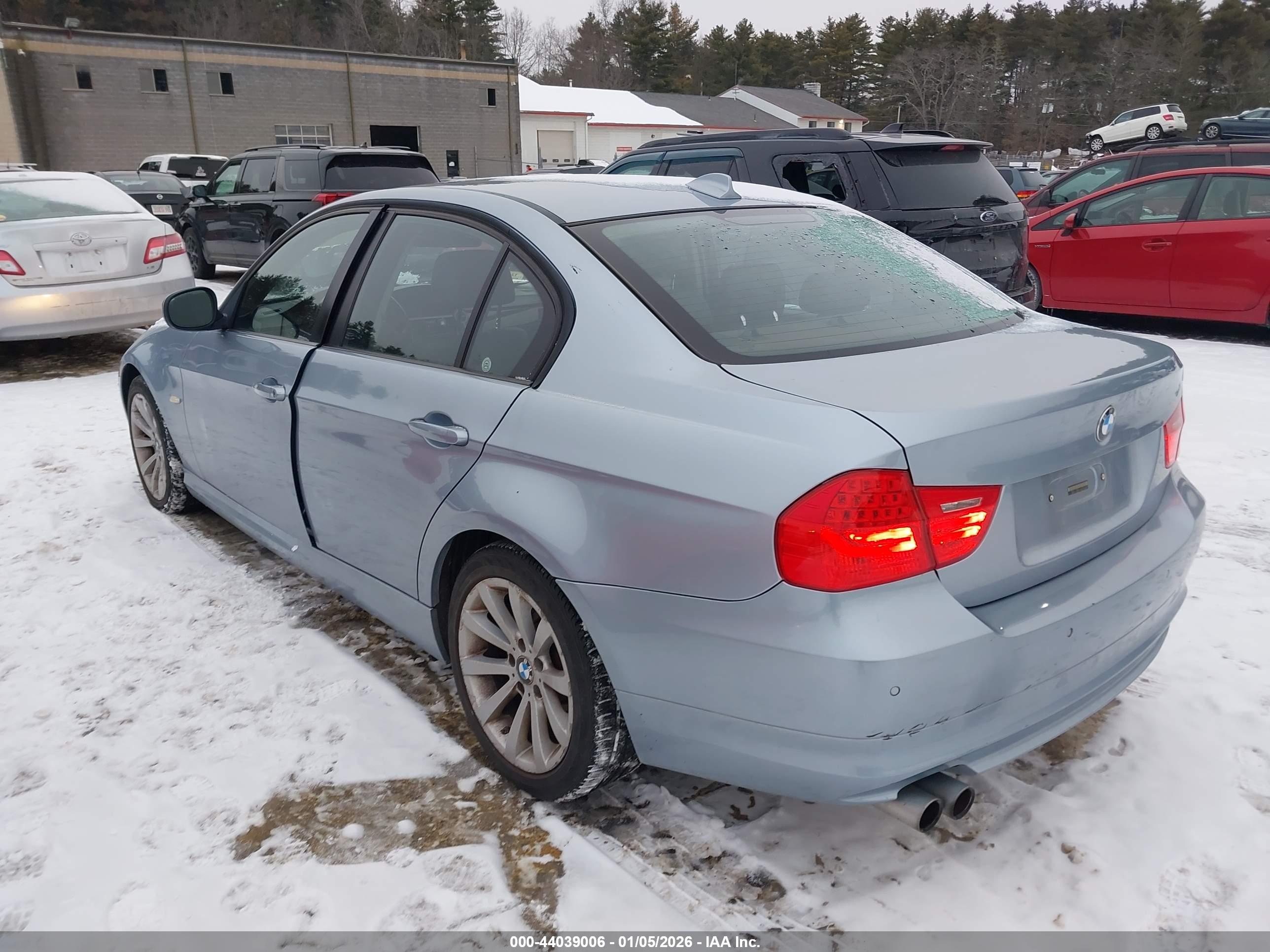 BMW 328I image 3