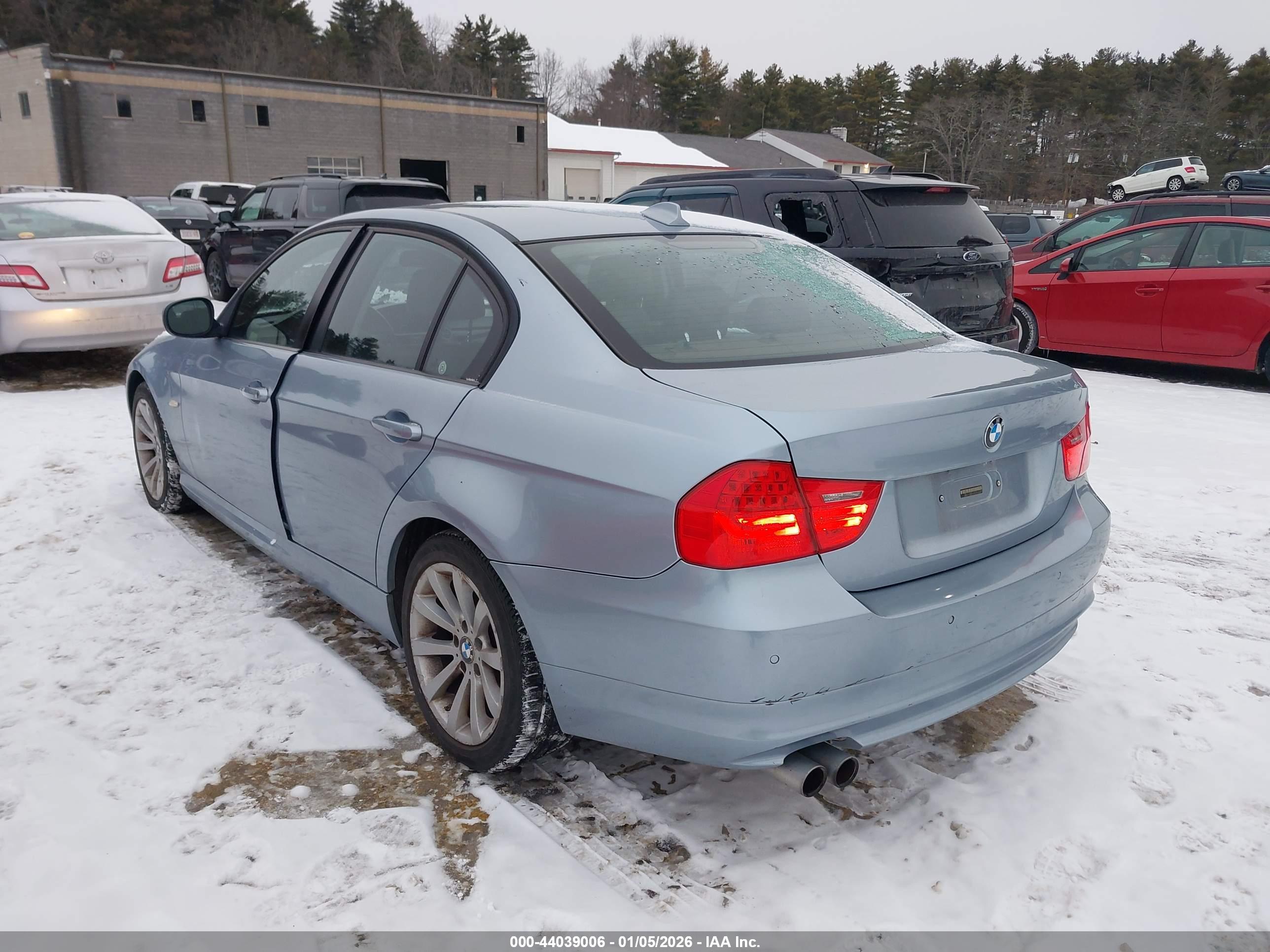 BMW 328I image 4