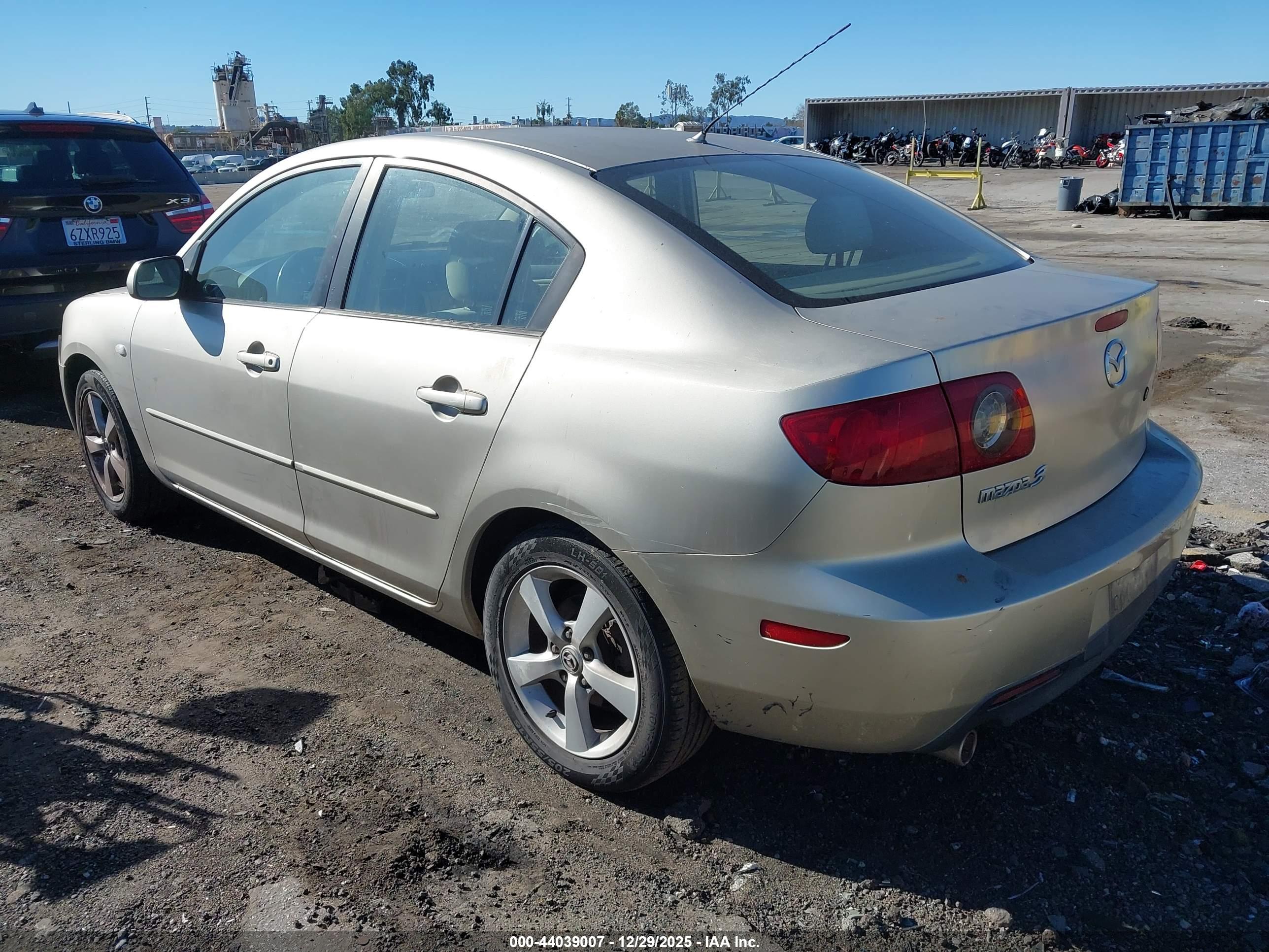 MAZDA MAZDA3 image 3