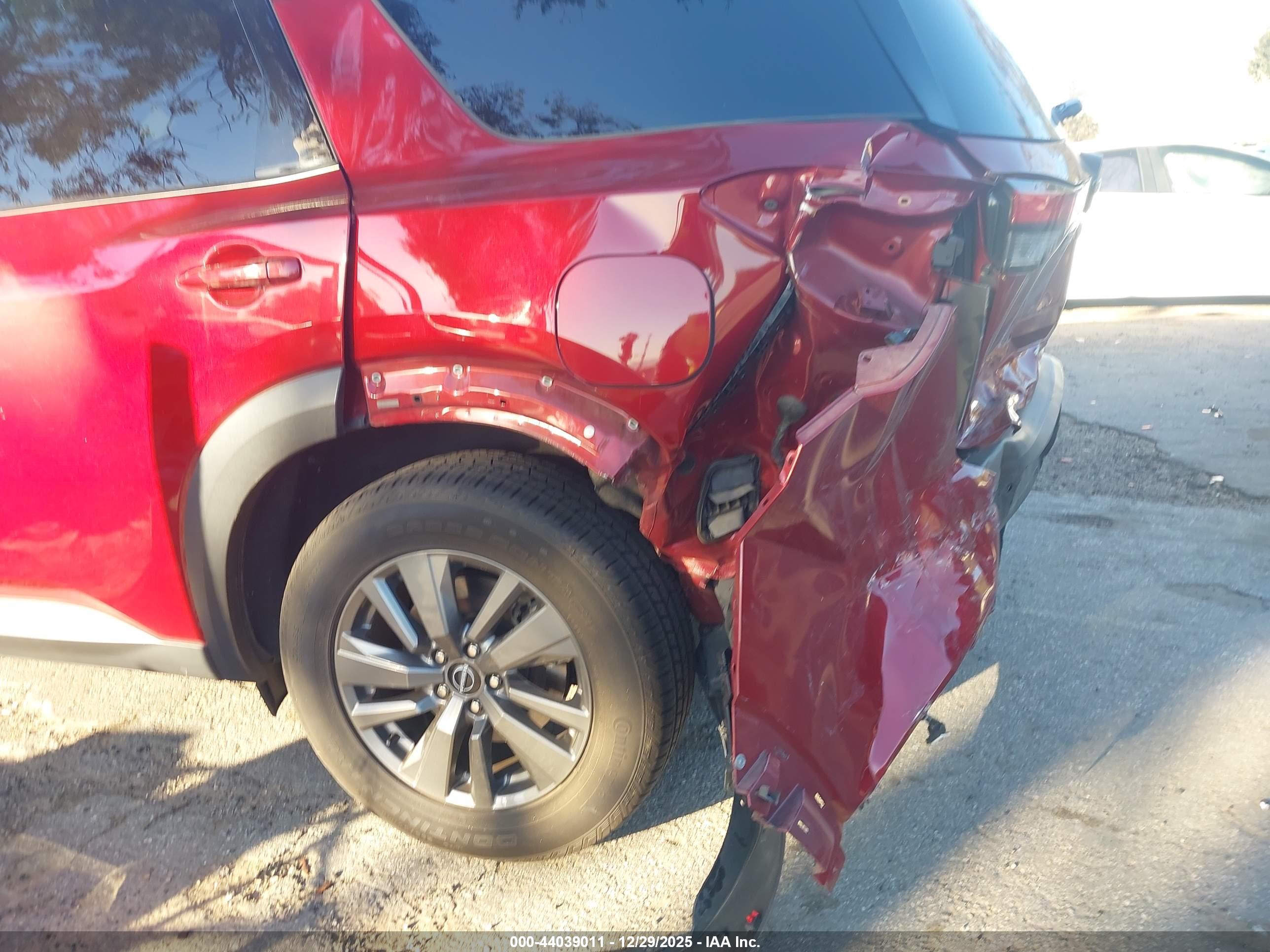 NISSAN PATHFINDER image 6