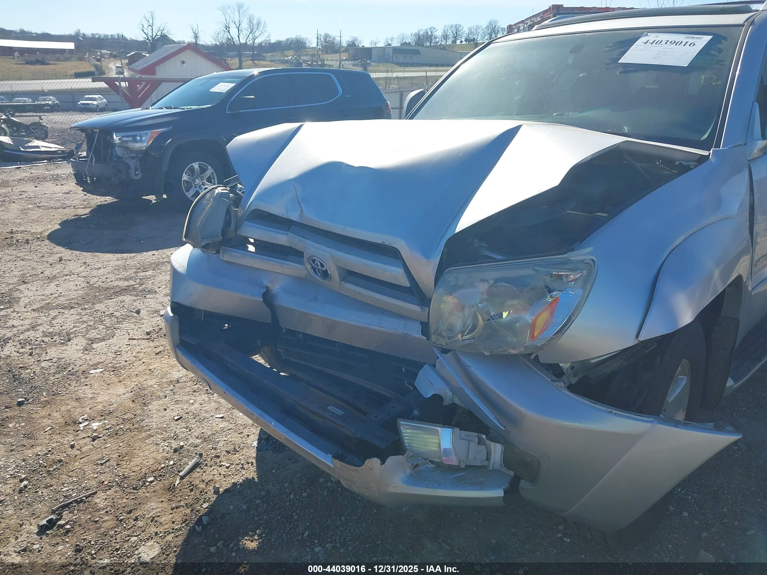 TOYOTA 4RUNNER image 6