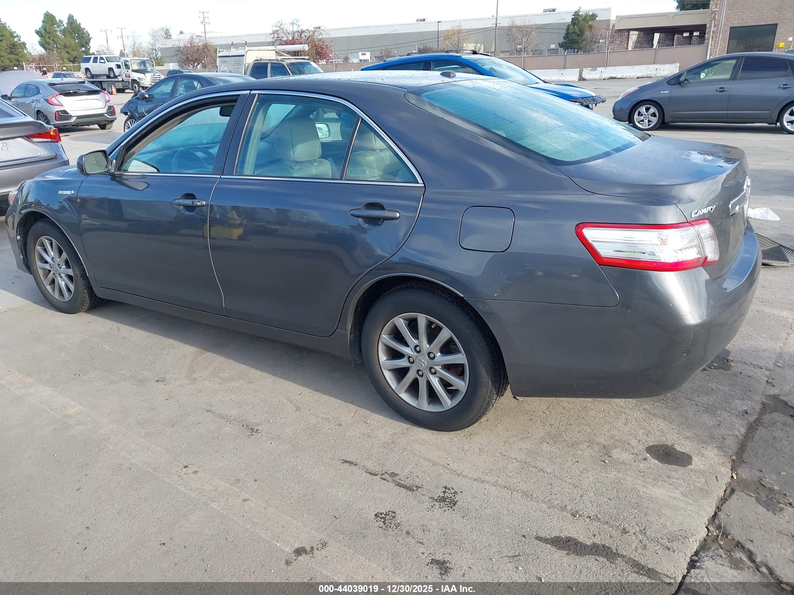 TOYOTA CAMRY image 3
