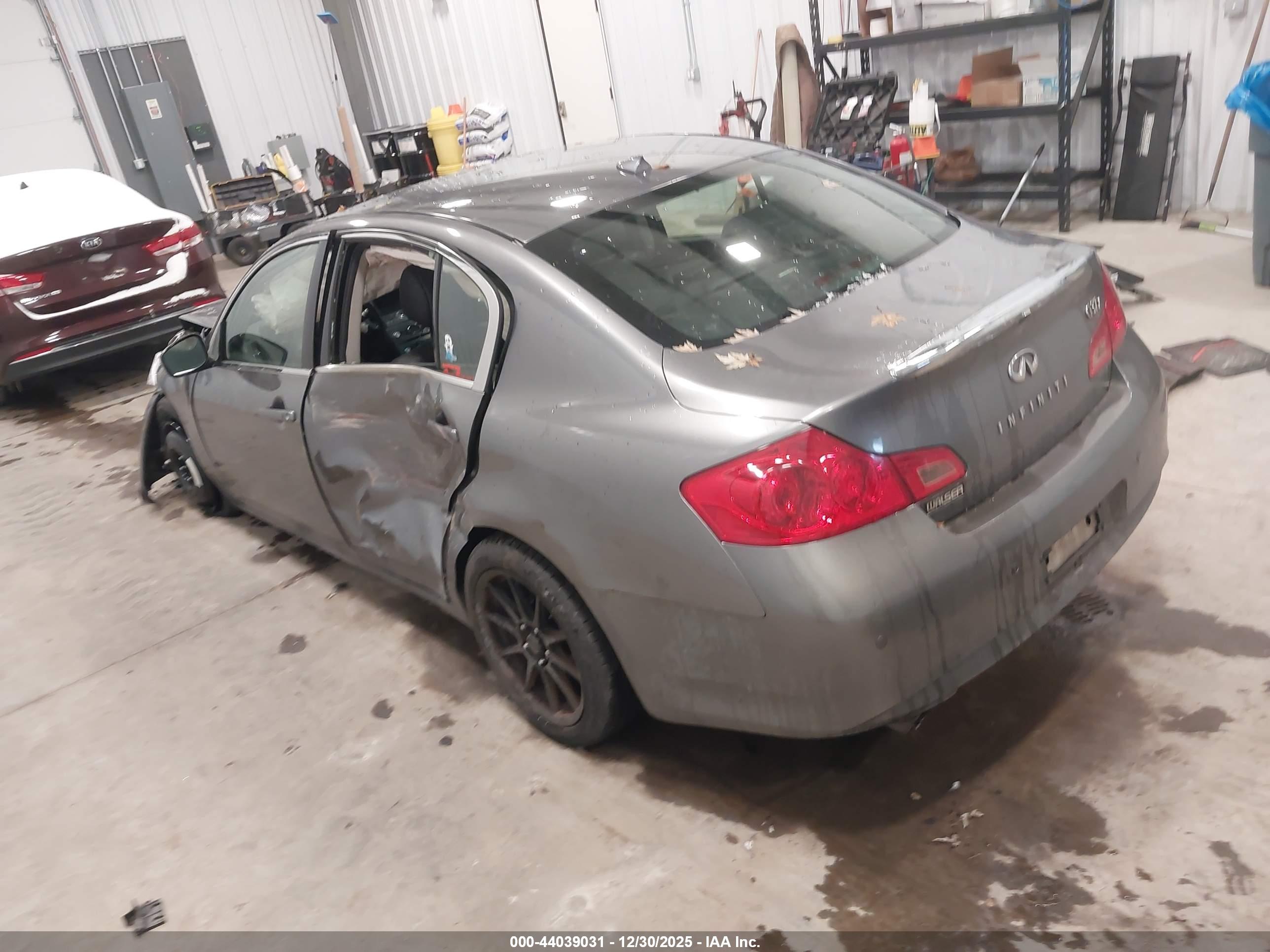 INFINITI G37X image 3