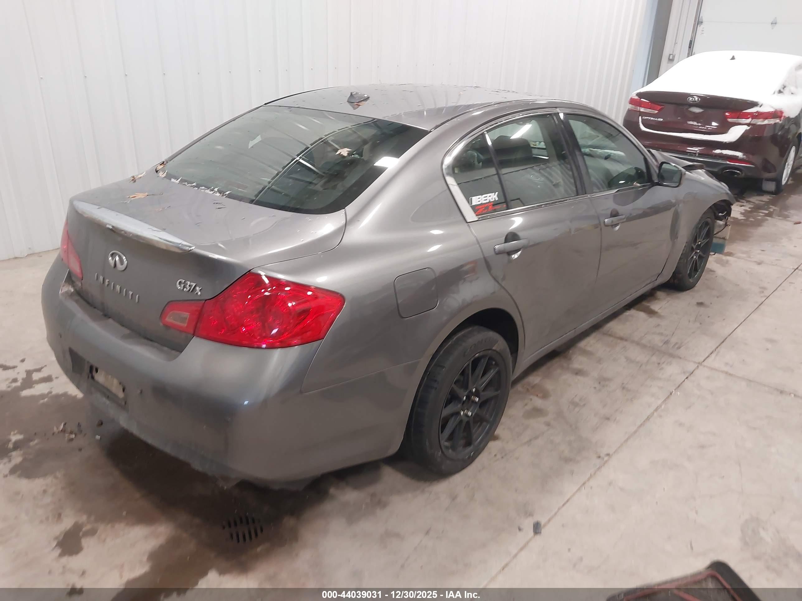 INFINITI G37X image 4