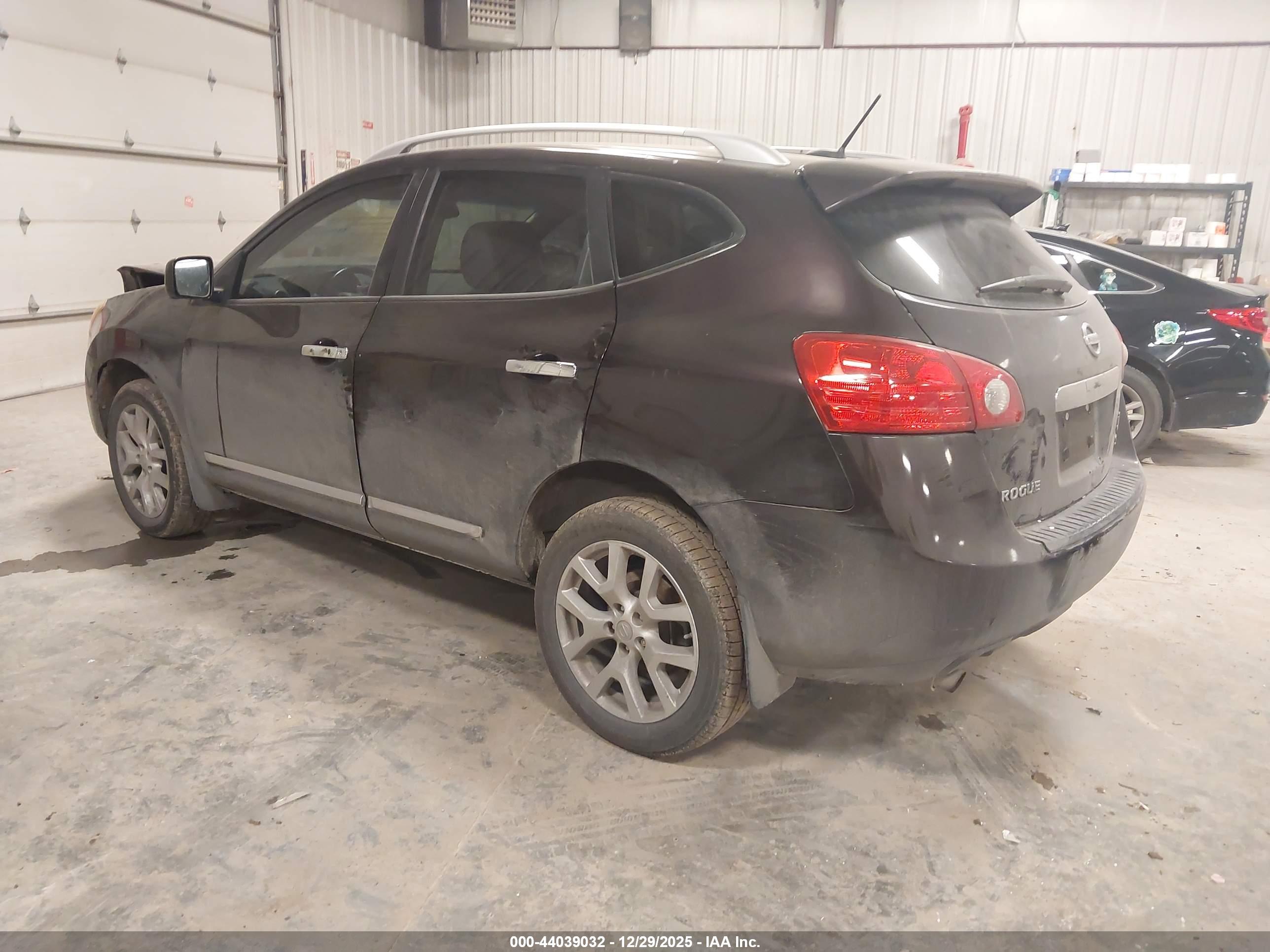 NISSAN ROGUE image 3