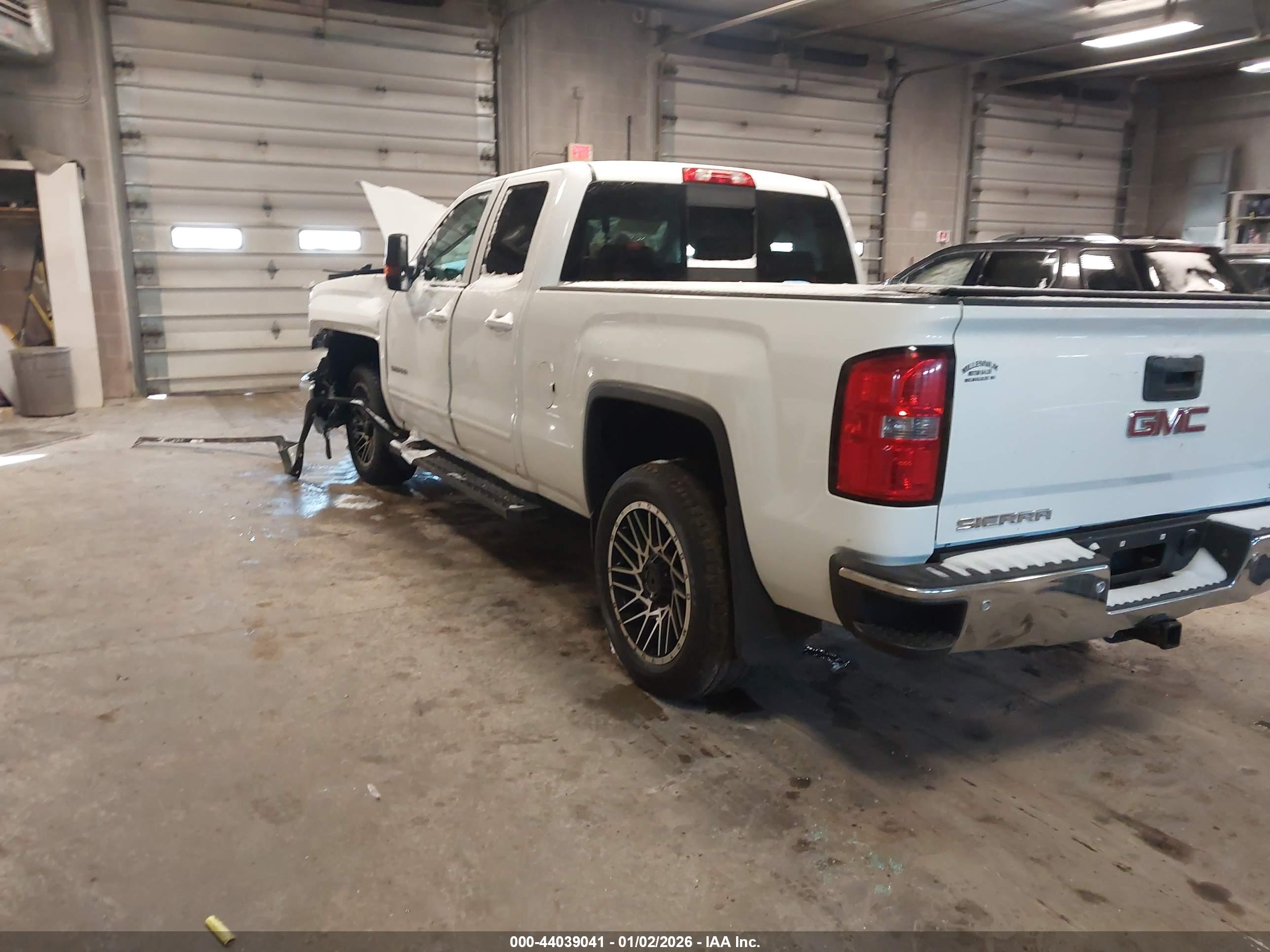 GMC SIERRA image 3