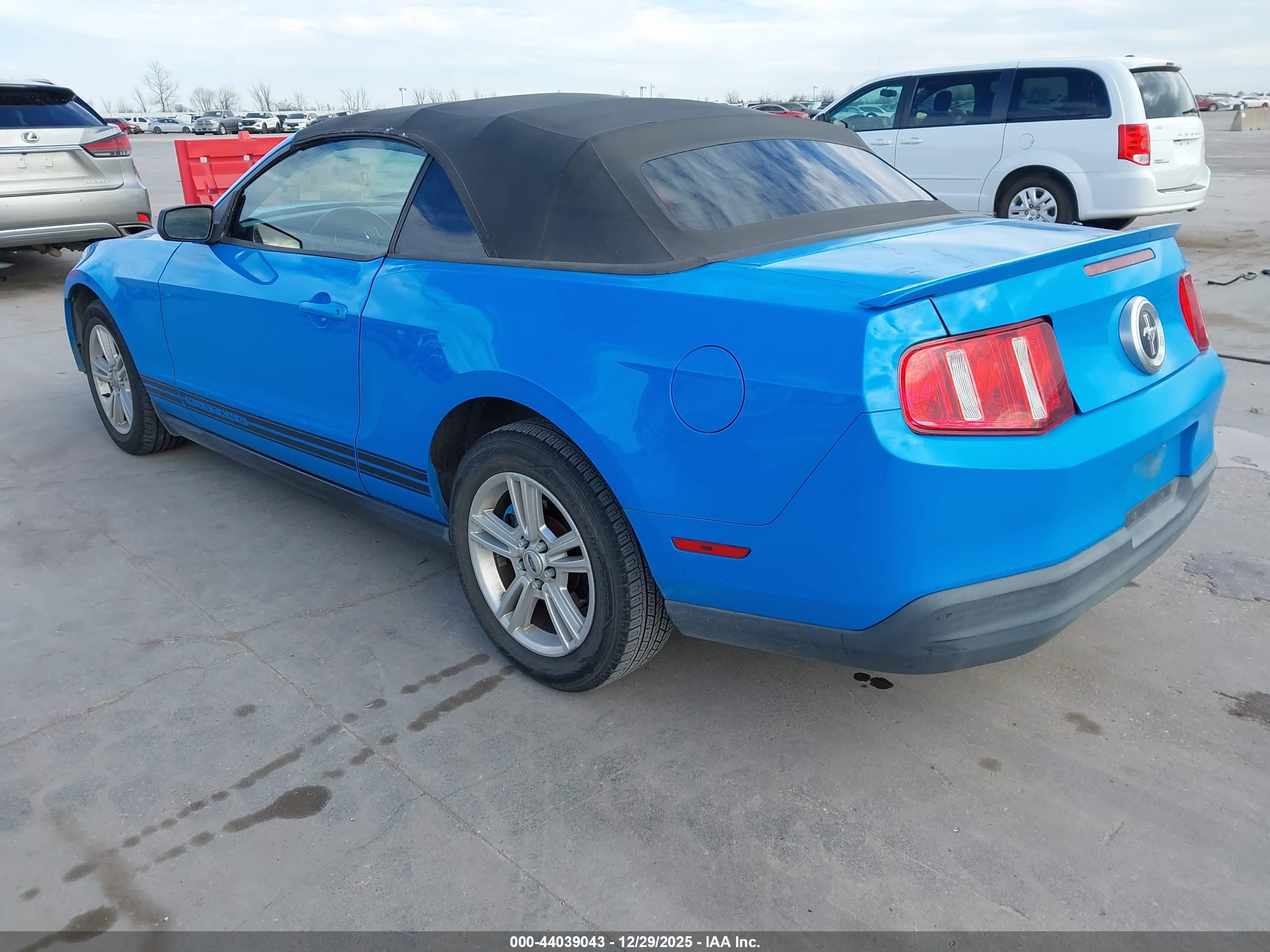FORD MUSTANG image 3
