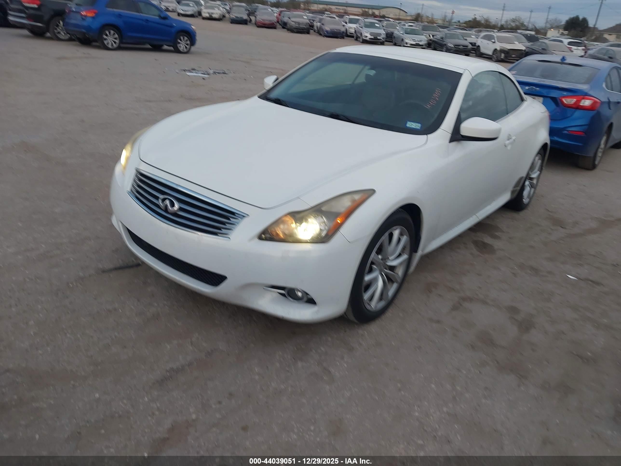 INFINITI G37 image 2