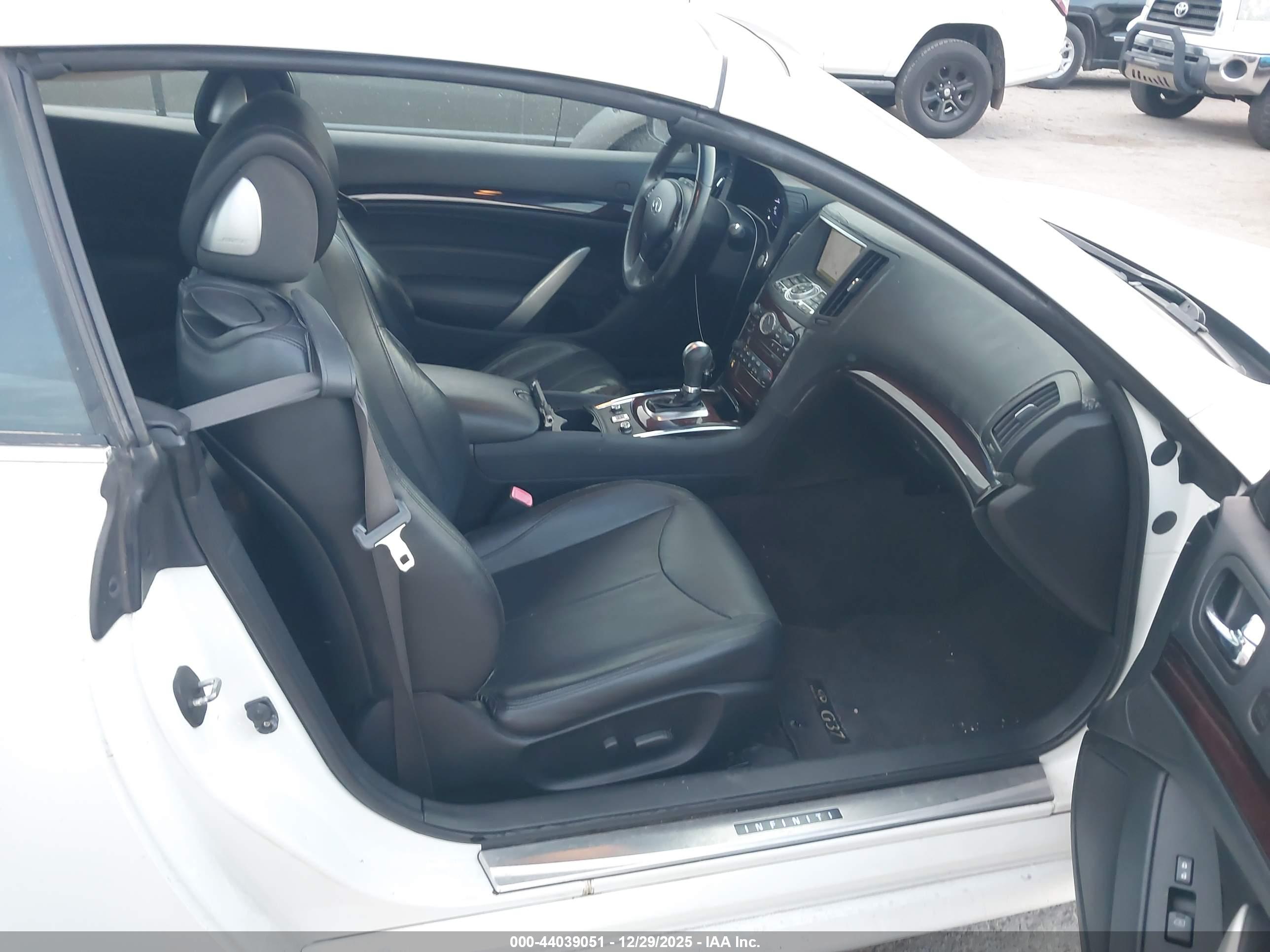 INFINITI G37 image 5