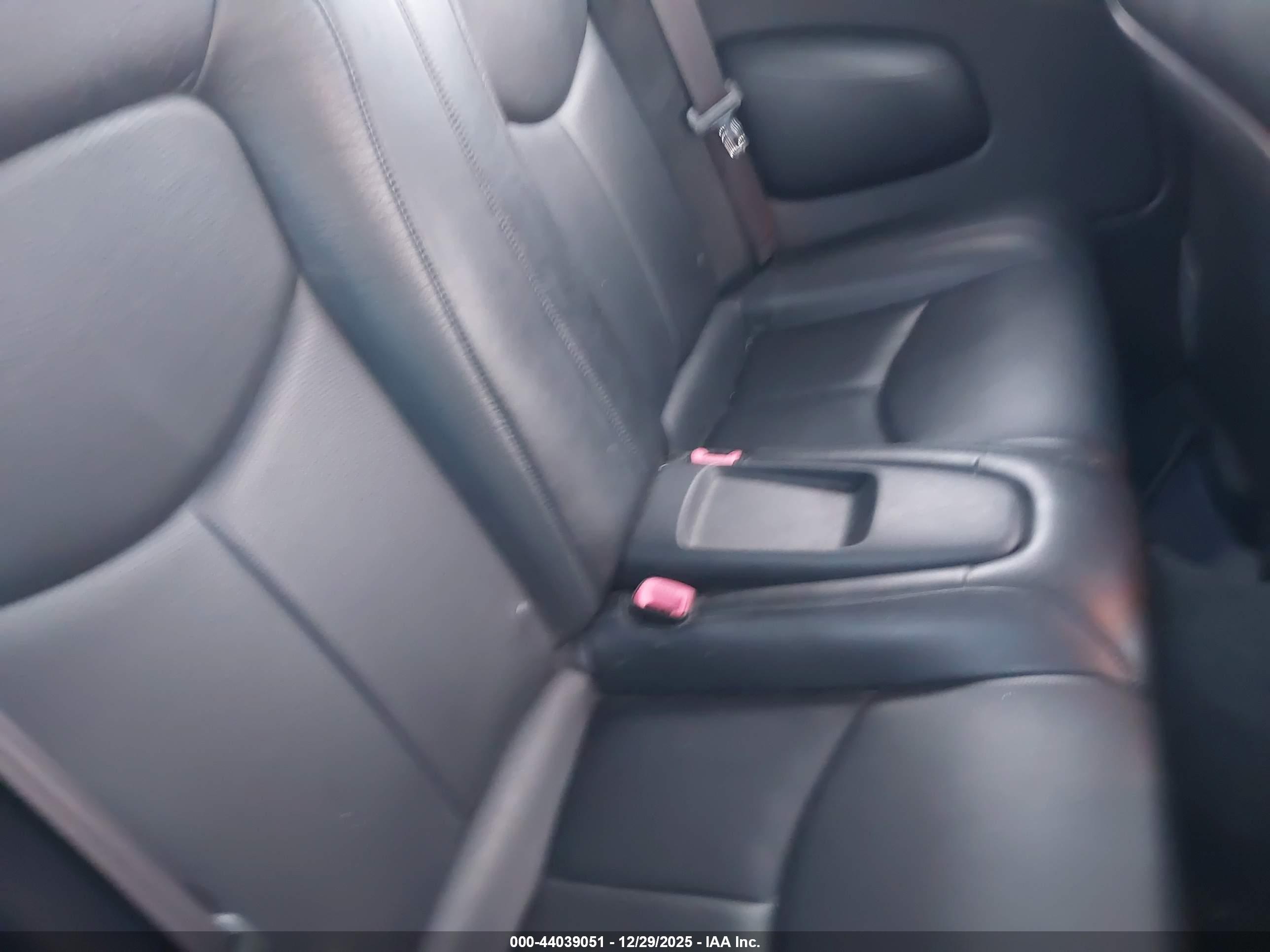 INFINITI G37 image 8