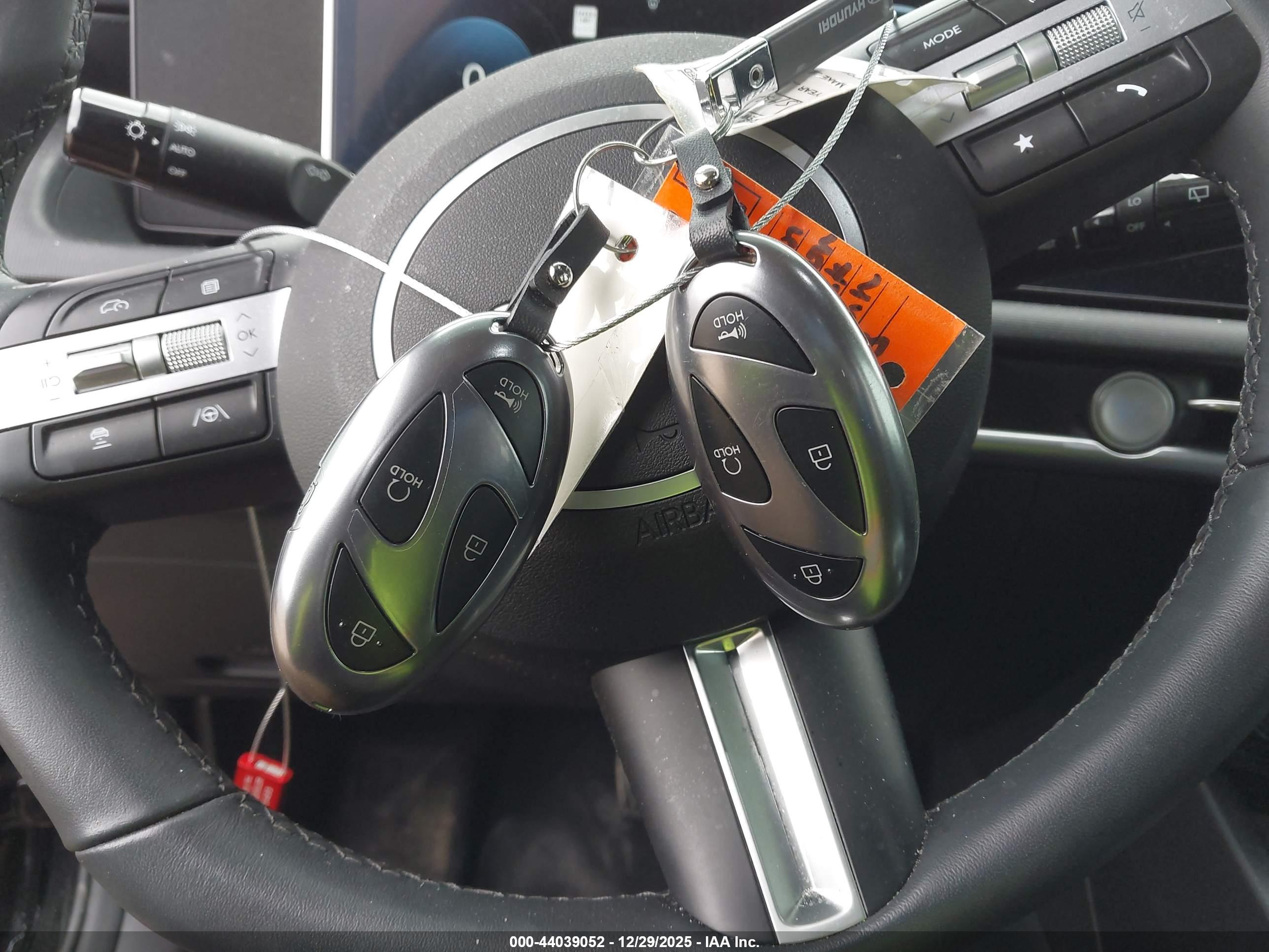 HYUNDAI TUCSON image 11