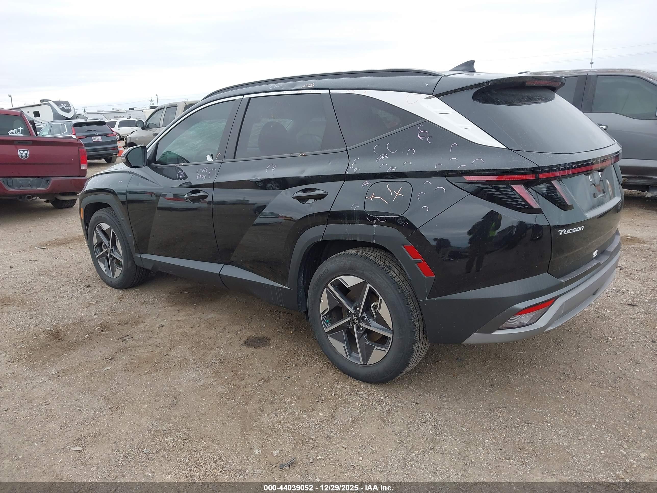 HYUNDAI TUCSON image 3