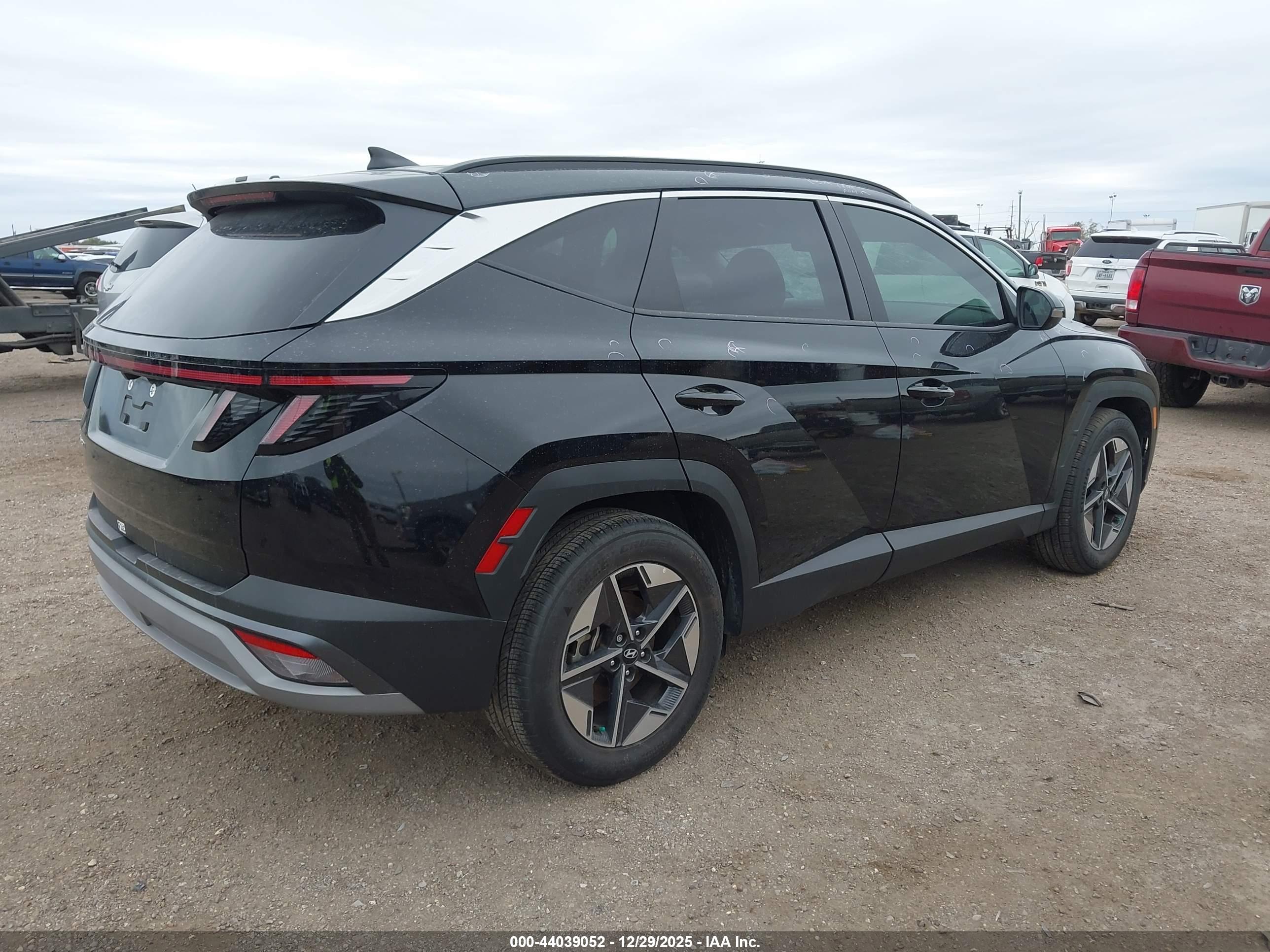 HYUNDAI TUCSON image 4