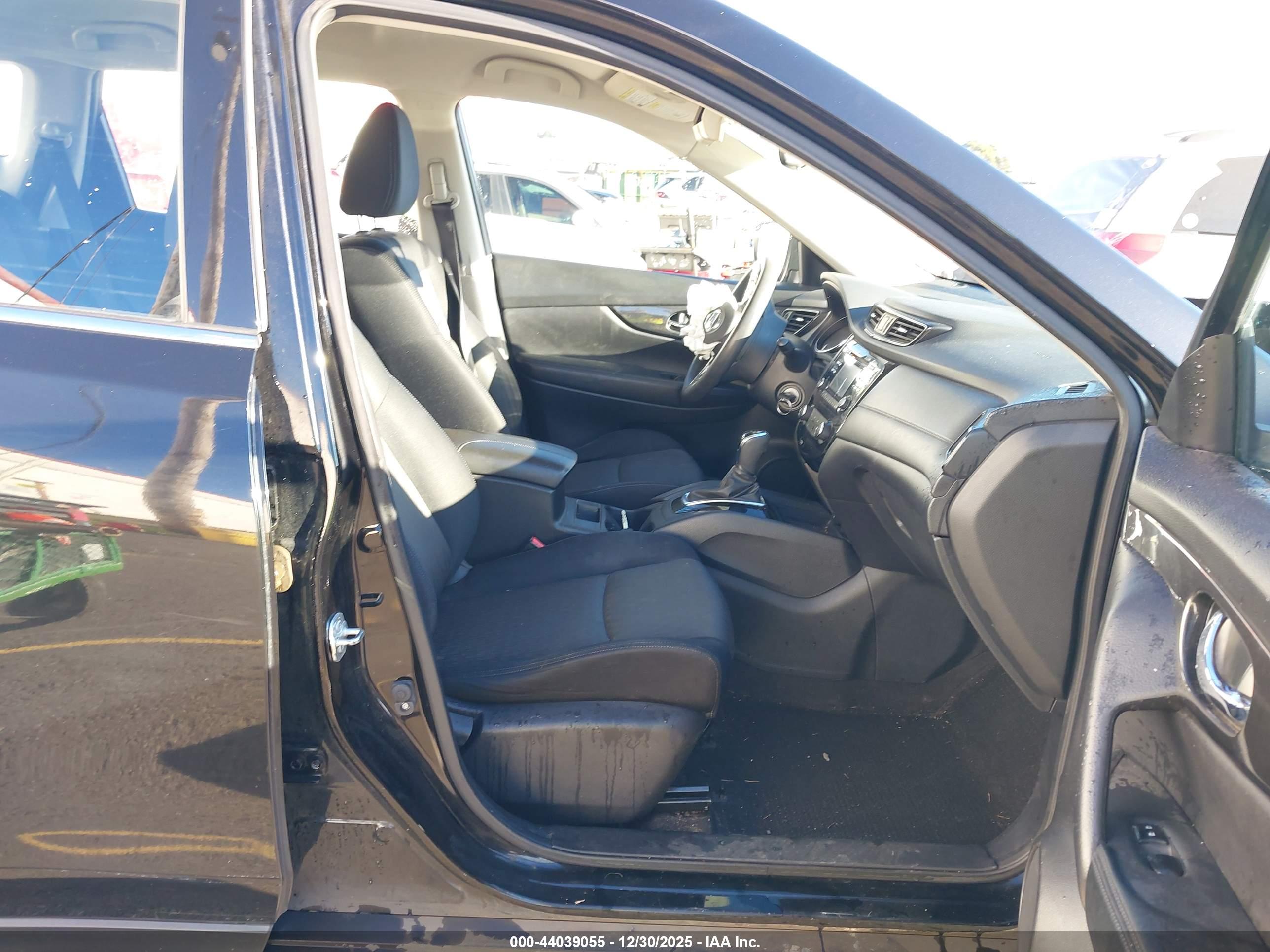 NISSAN ROGUE image 5