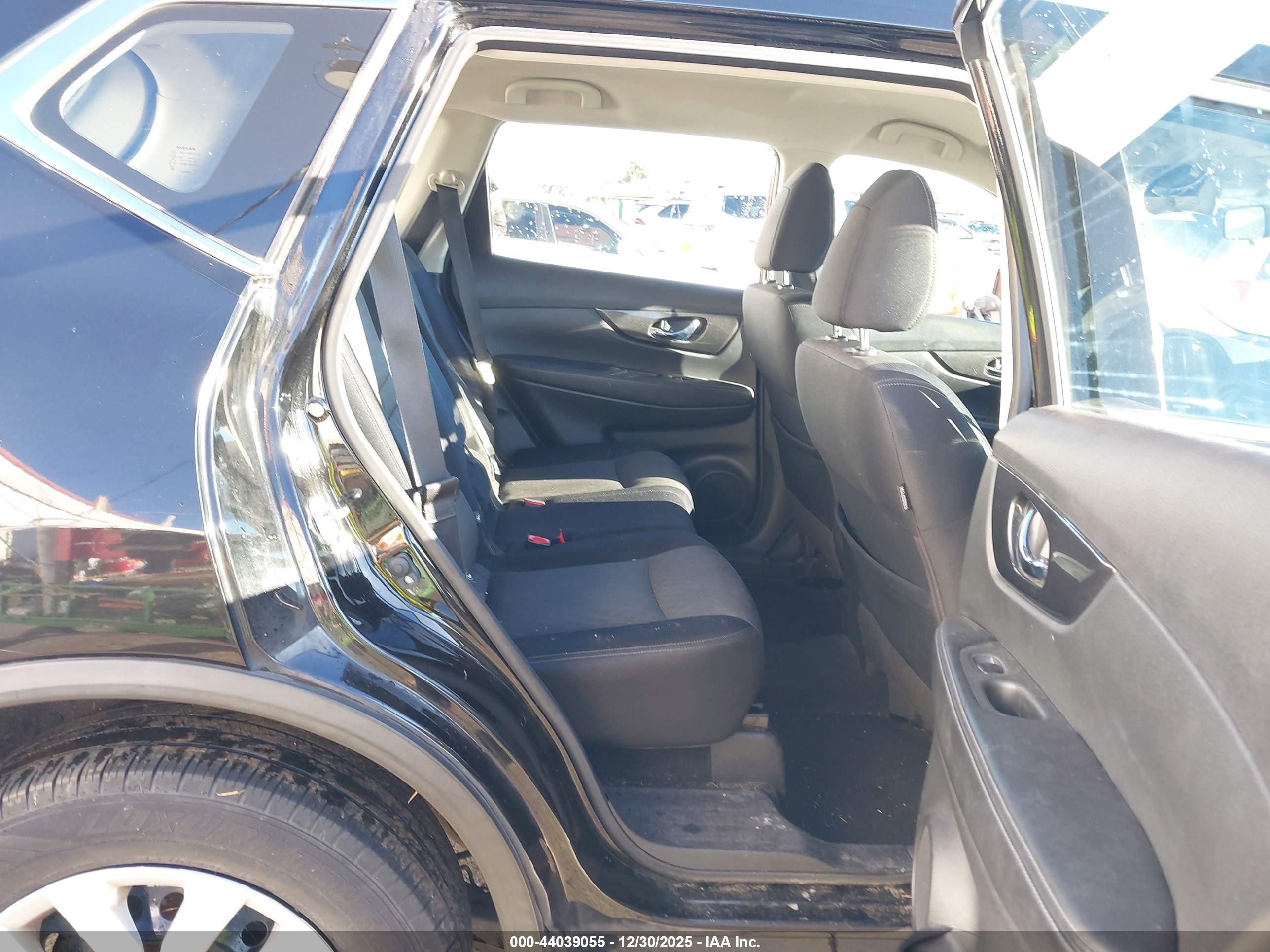 NISSAN ROGUE image 8