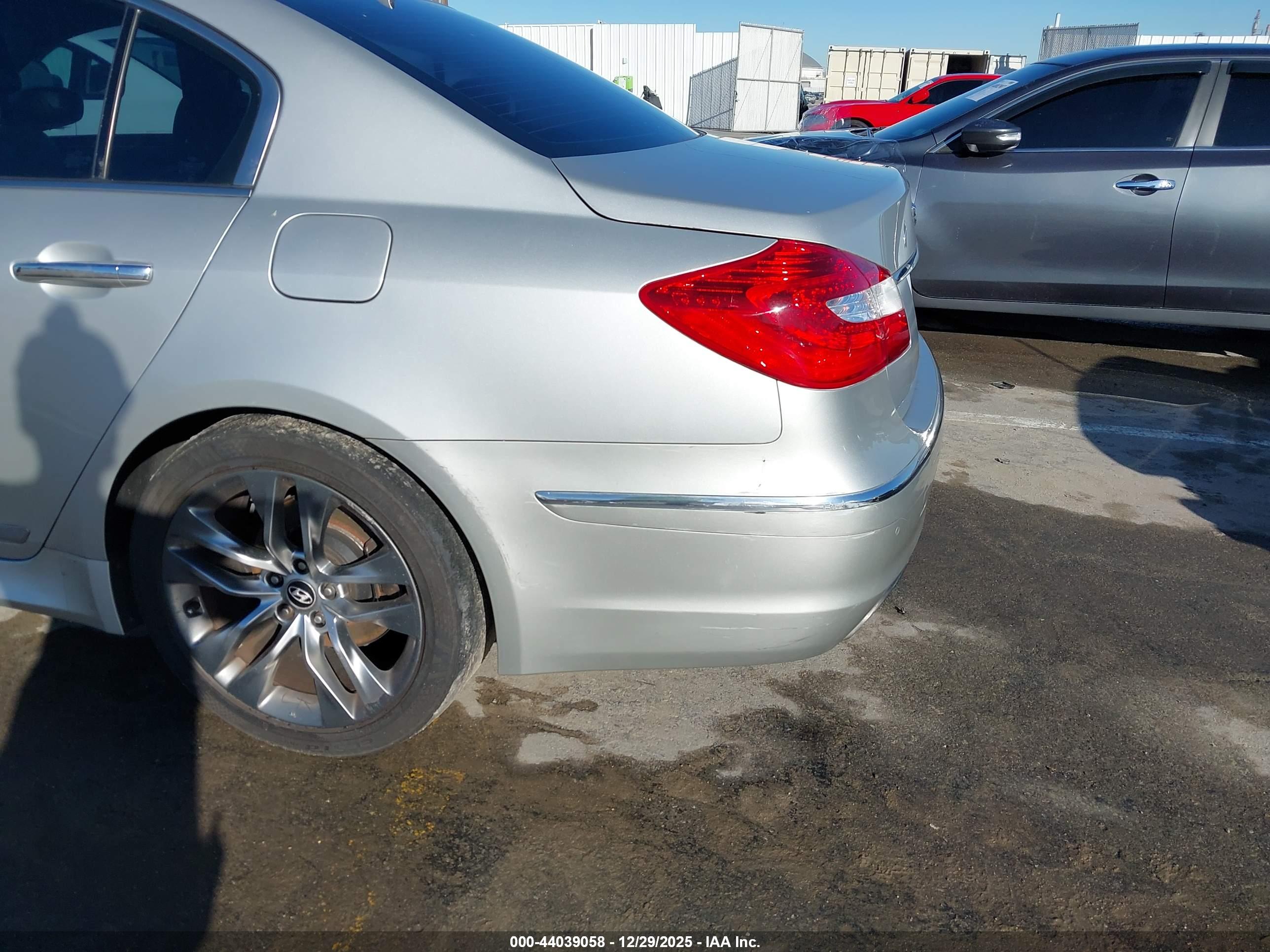 HYUNDAI GENESIS image 6