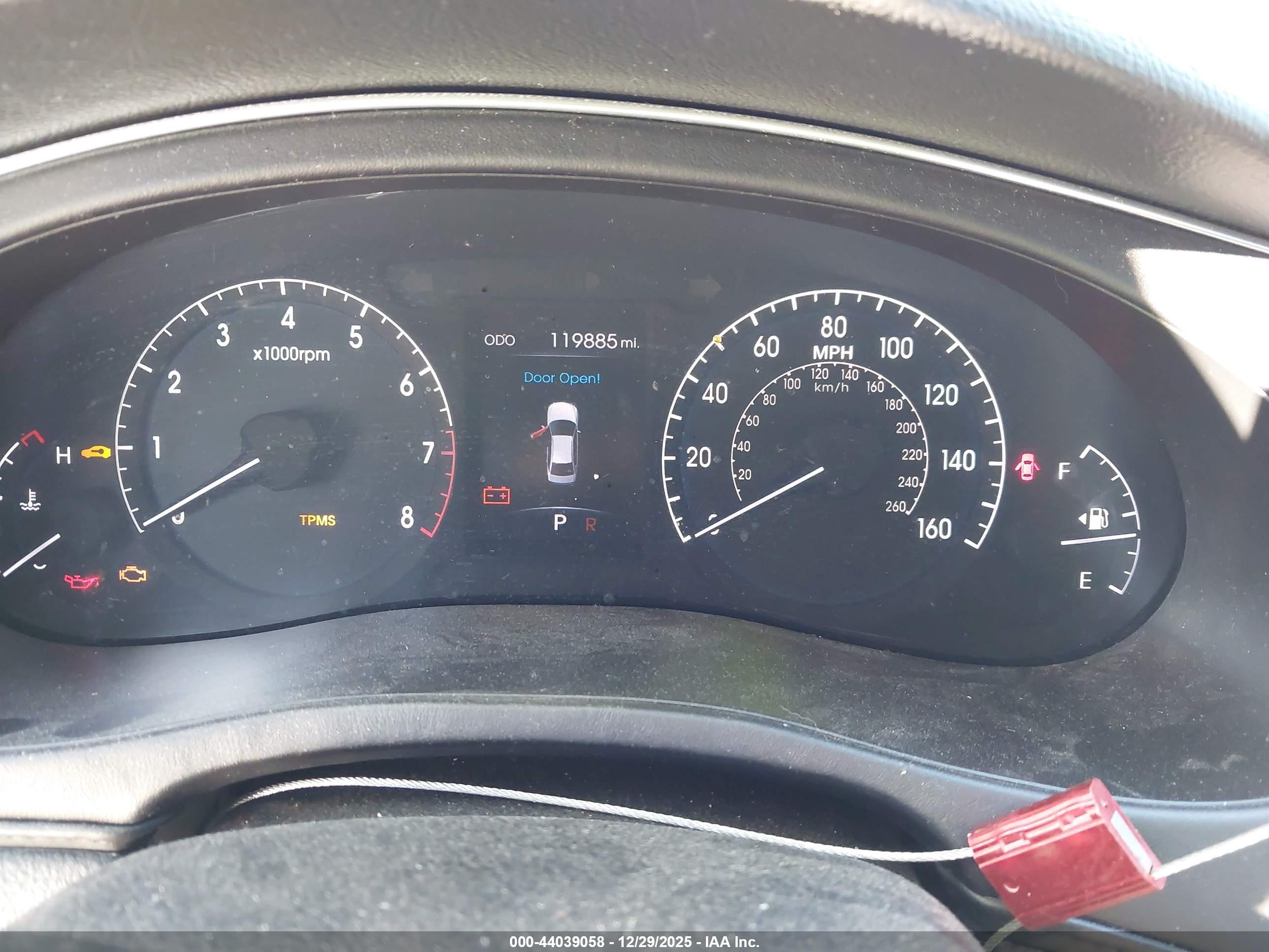 HYUNDAI GENESIS image 7