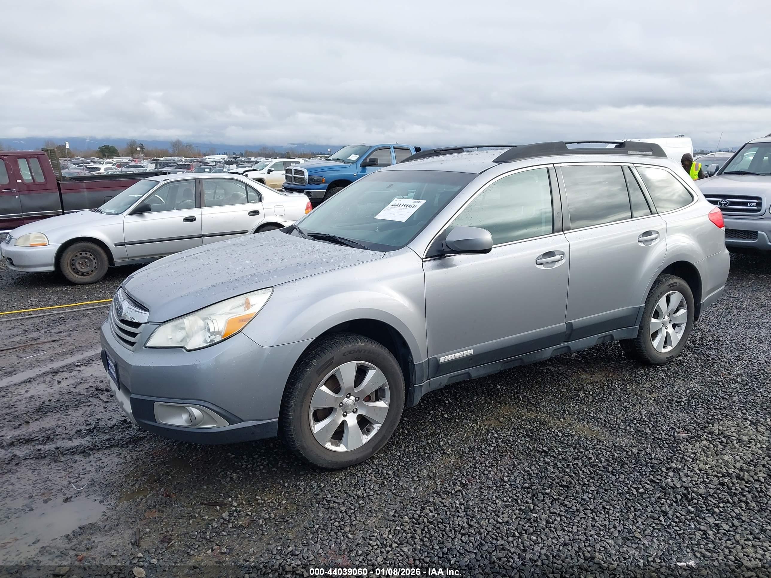 SUBARU OUTBACK image 2