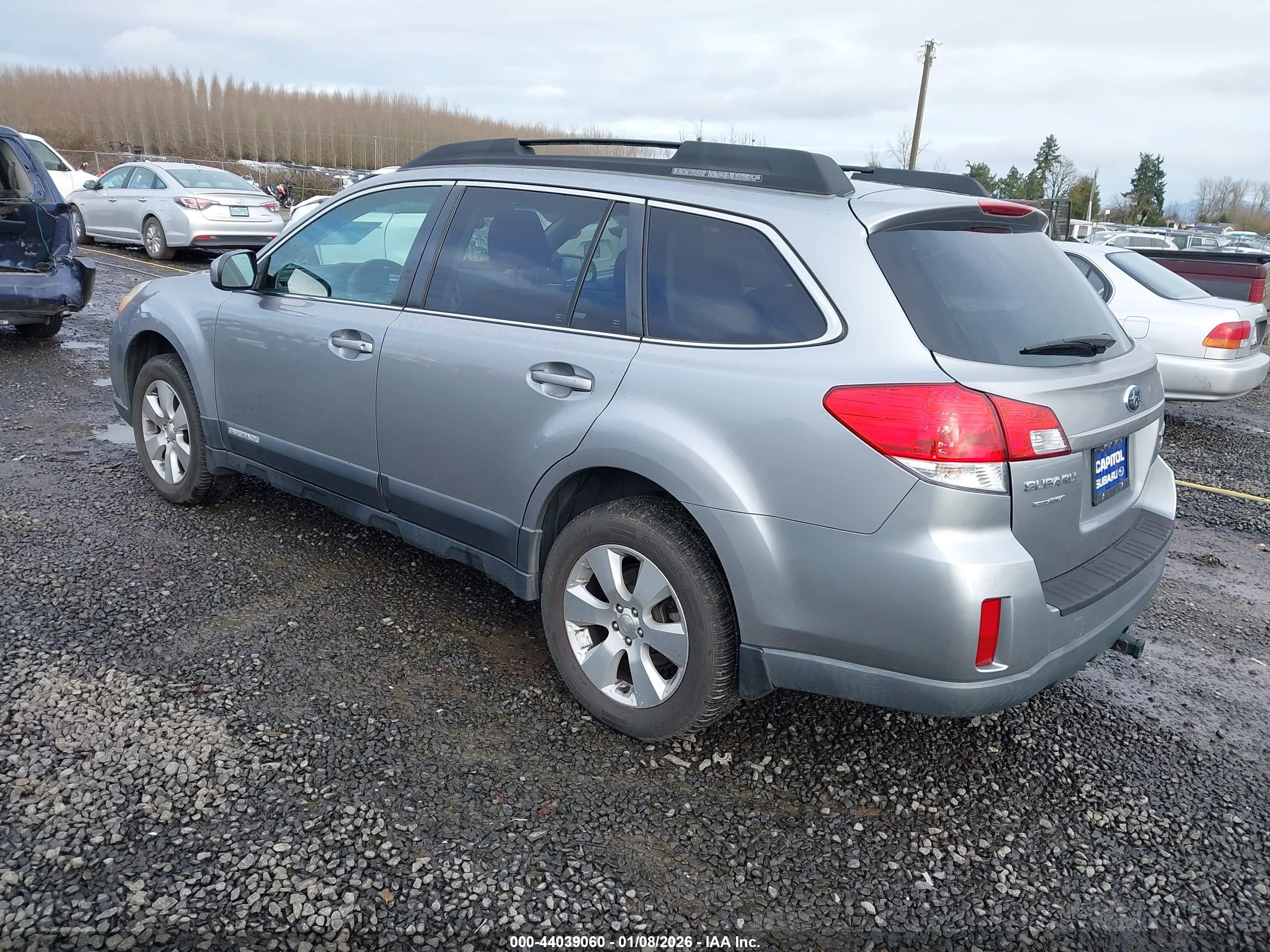 SUBARU OUTBACK image 3