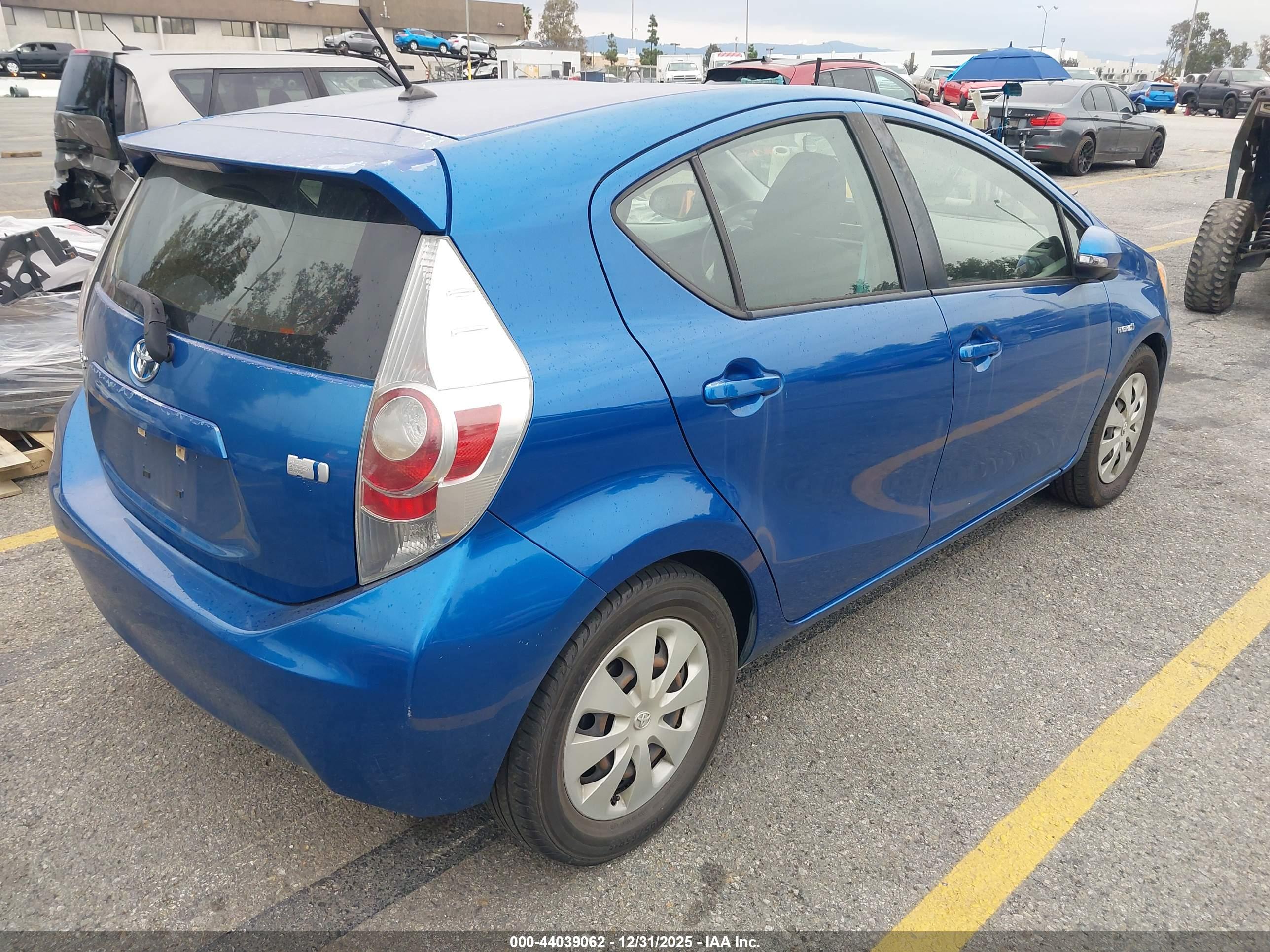 TOYOTA PRIUS image 4