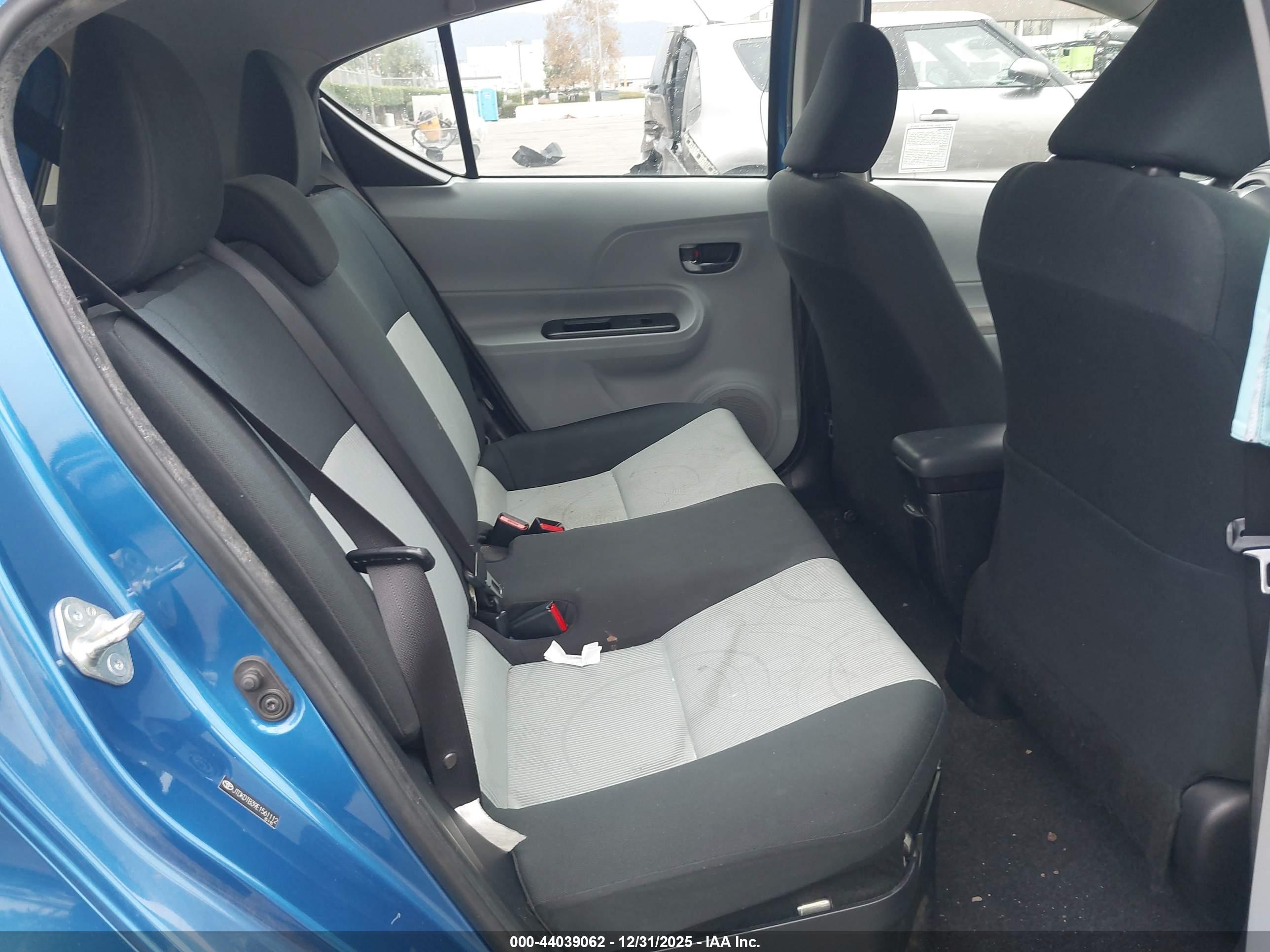 TOYOTA PRIUS image 8