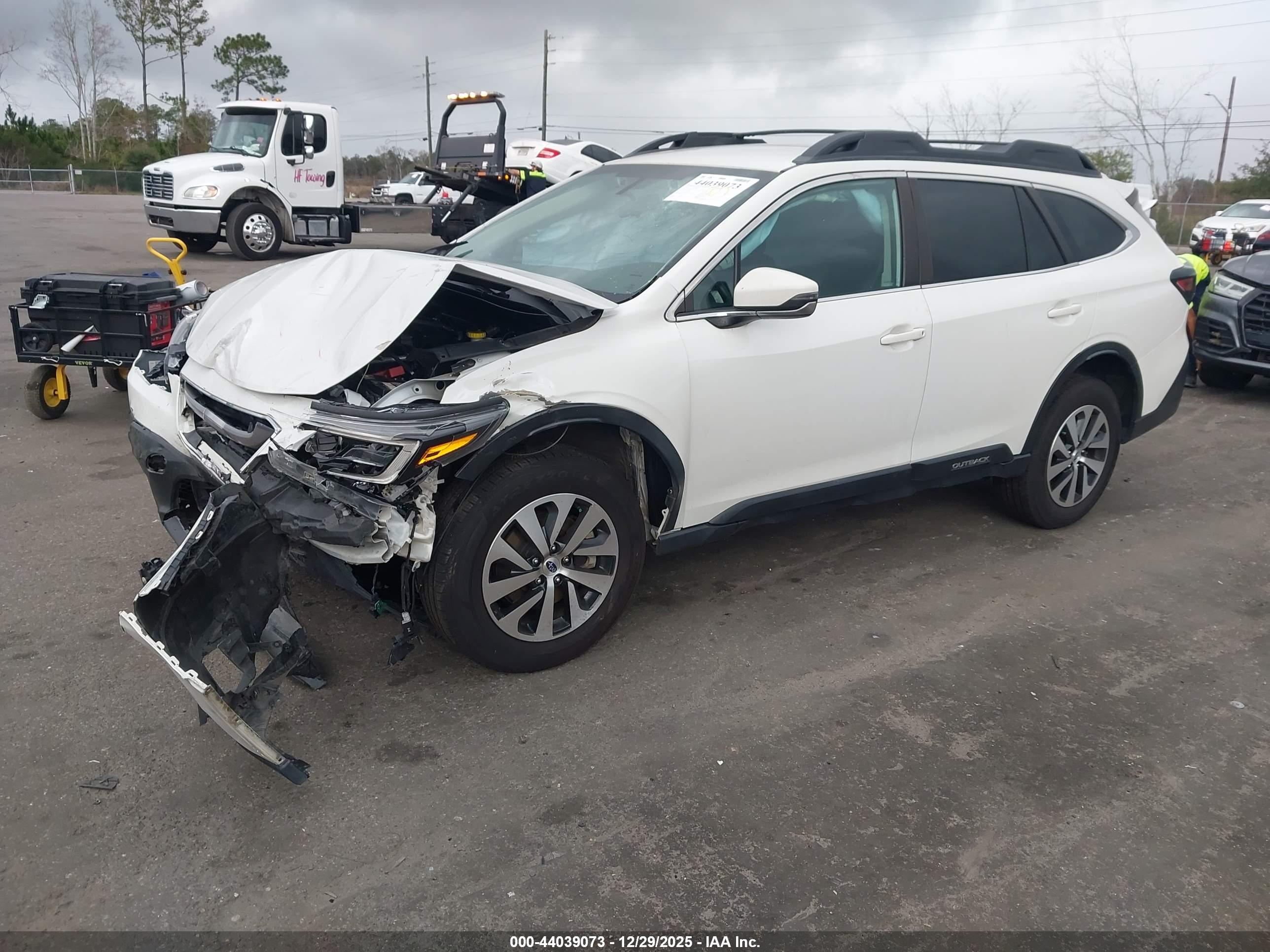 SUBARU OUTBACK image 2