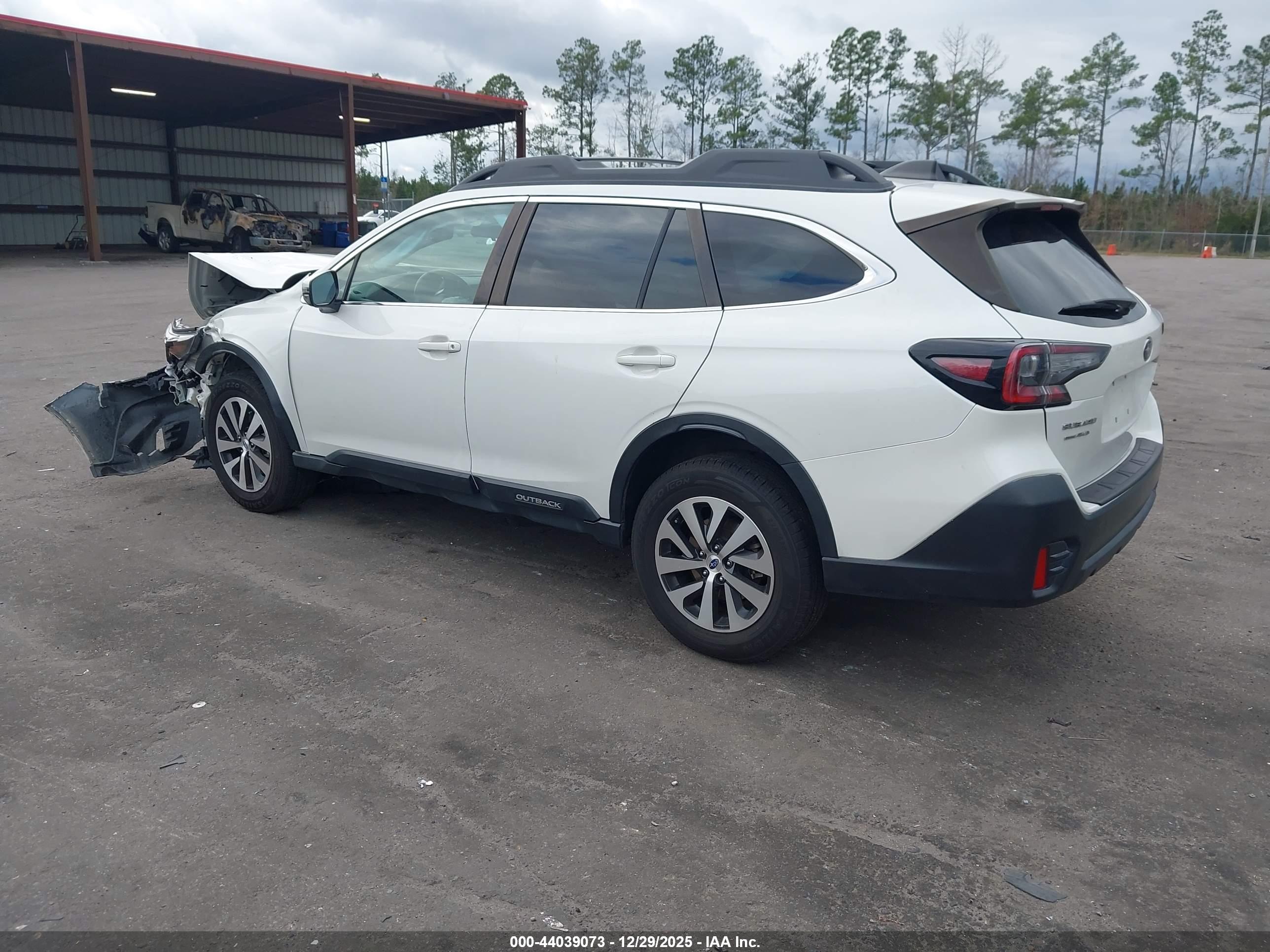 SUBARU OUTBACK image 3