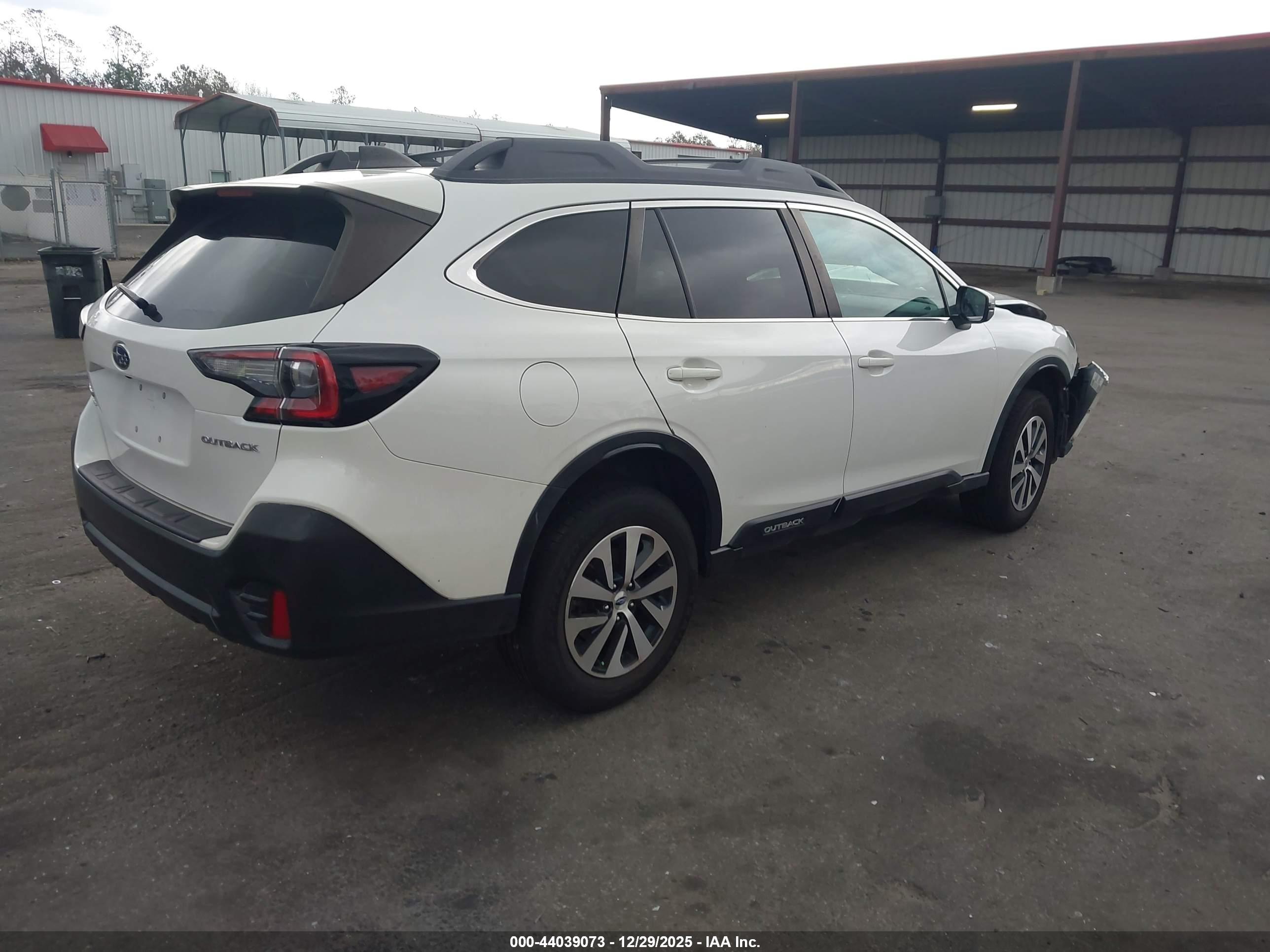 SUBARU OUTBACK image 4