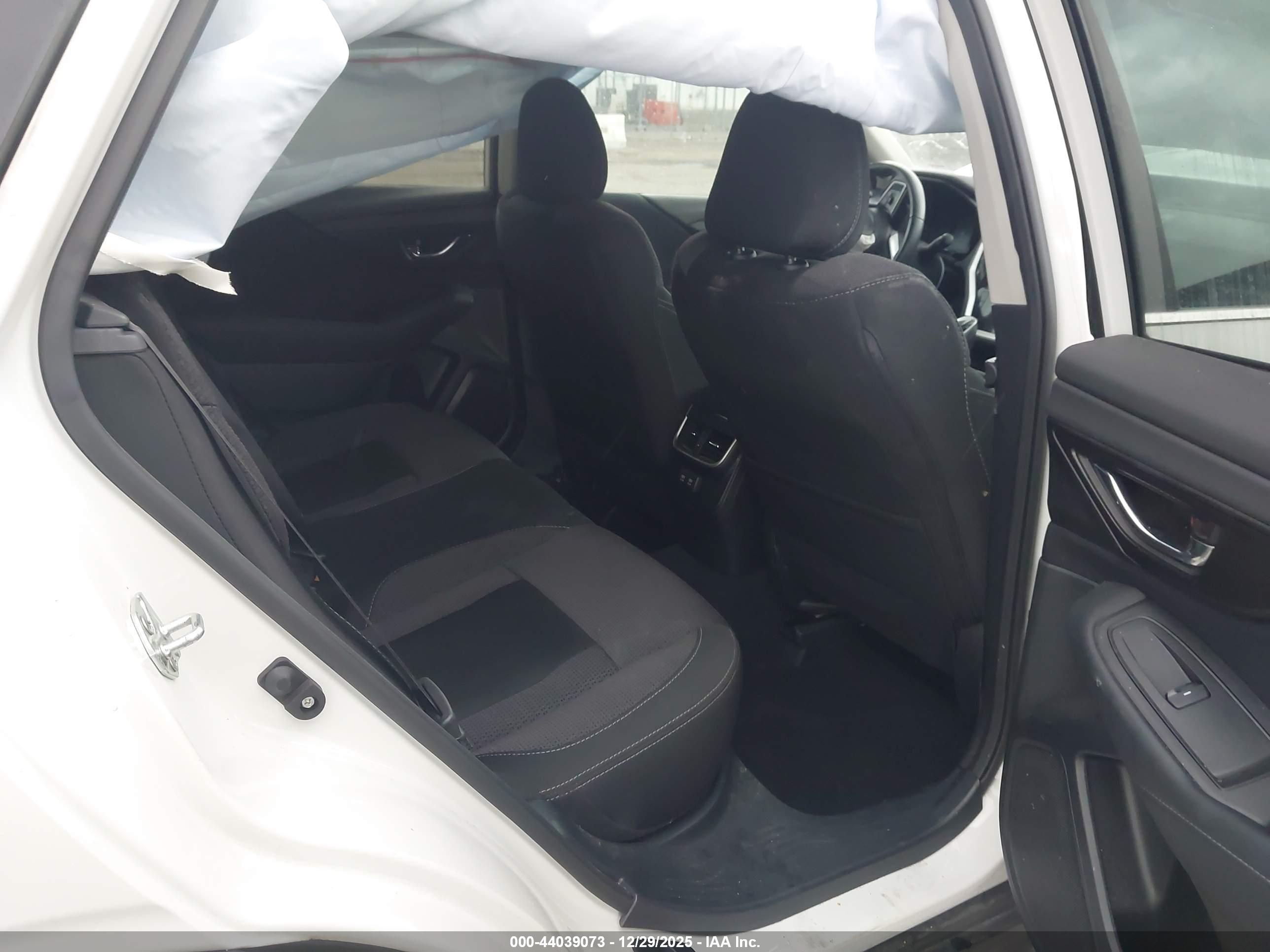 SUBARU OUTBACK image 8