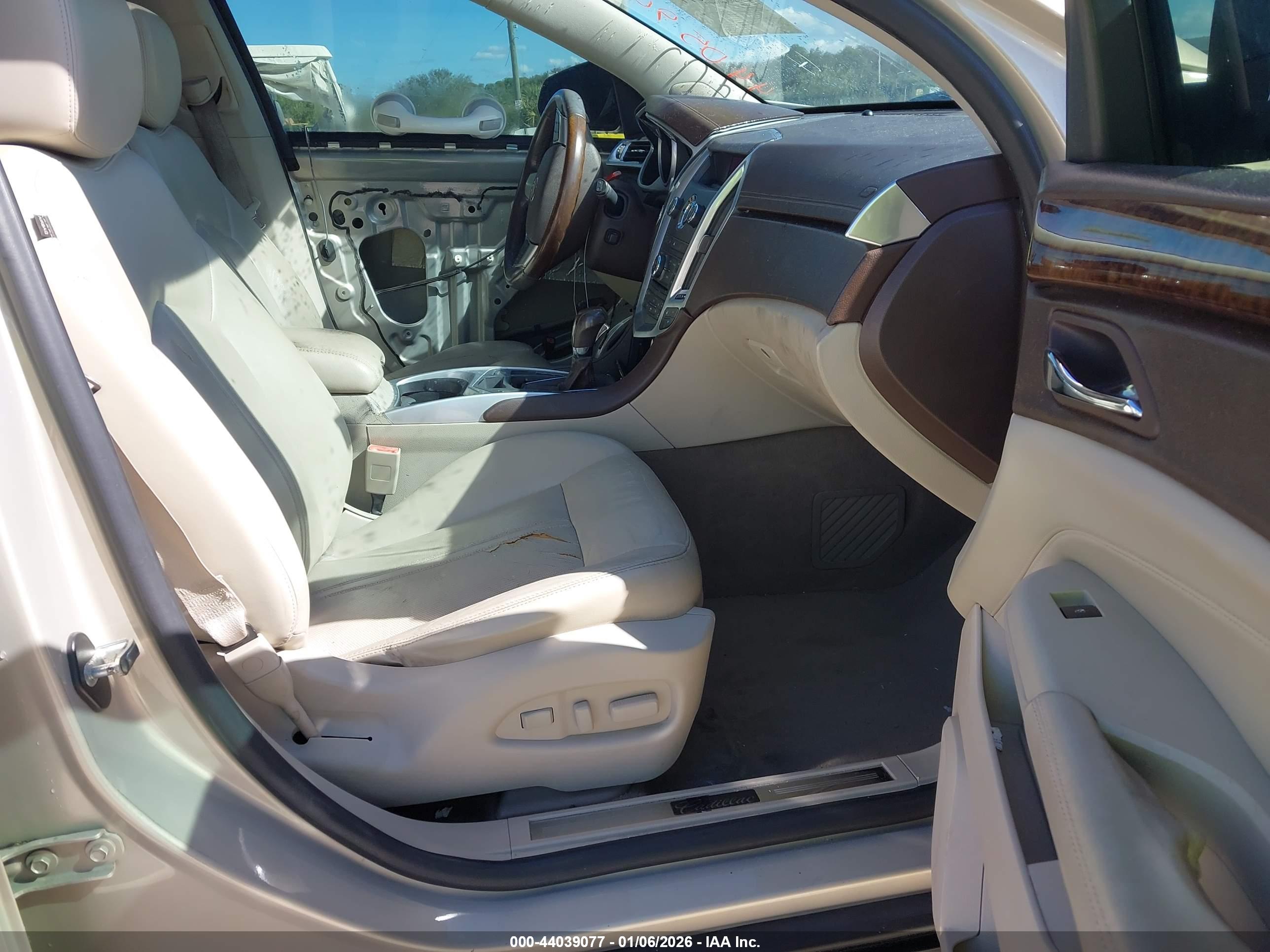 CADILLAC SRX image 5