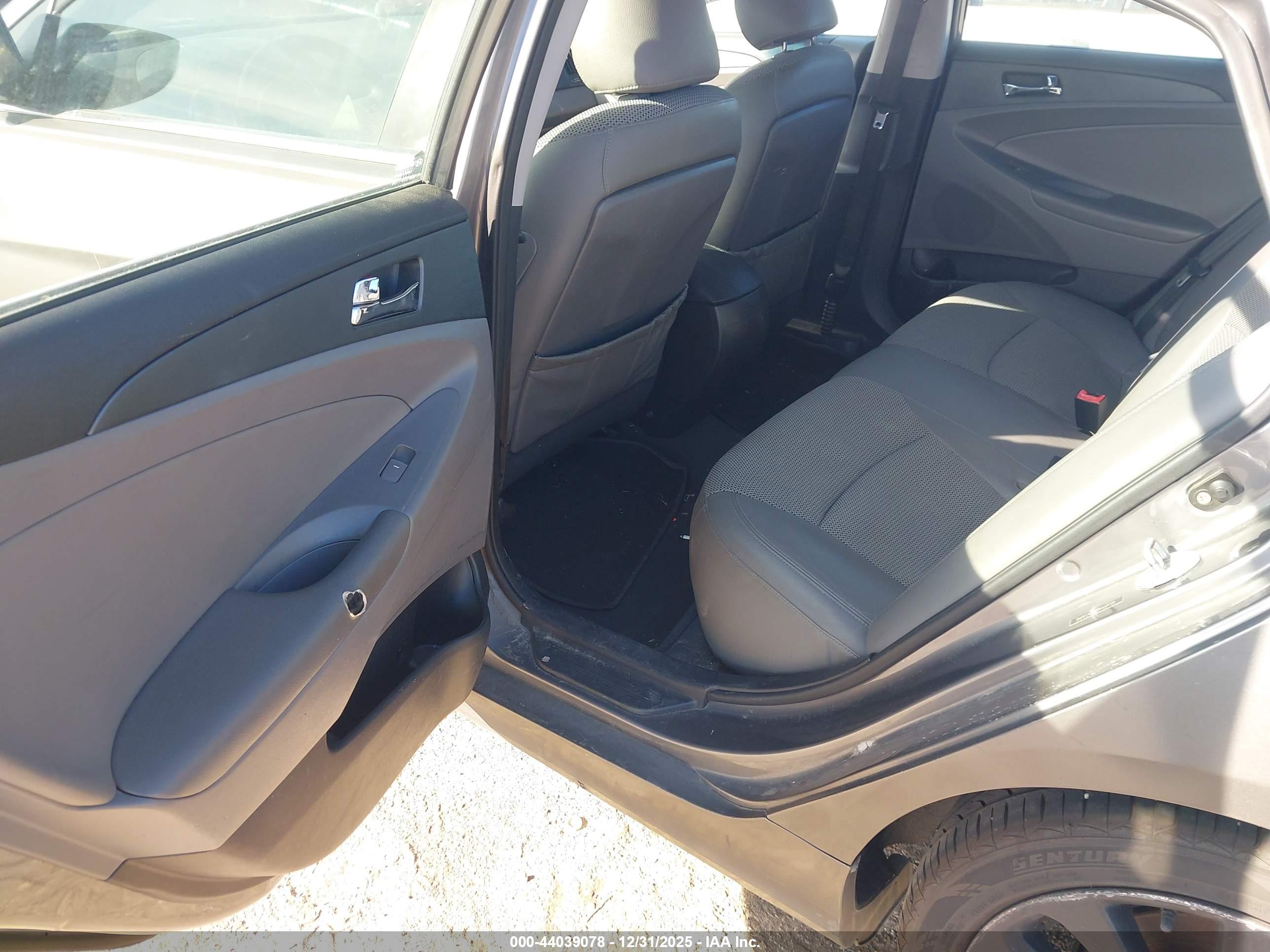 HYUNDAI SONATA image 8