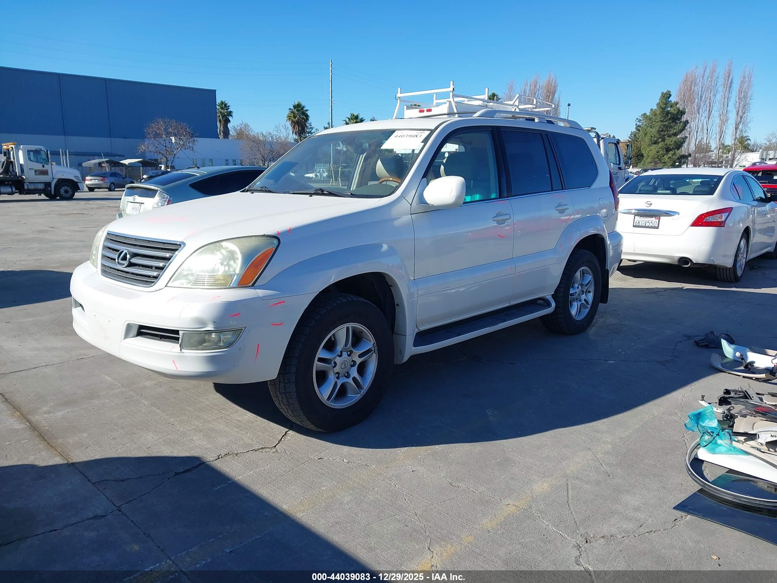 LEXUS GX image 2