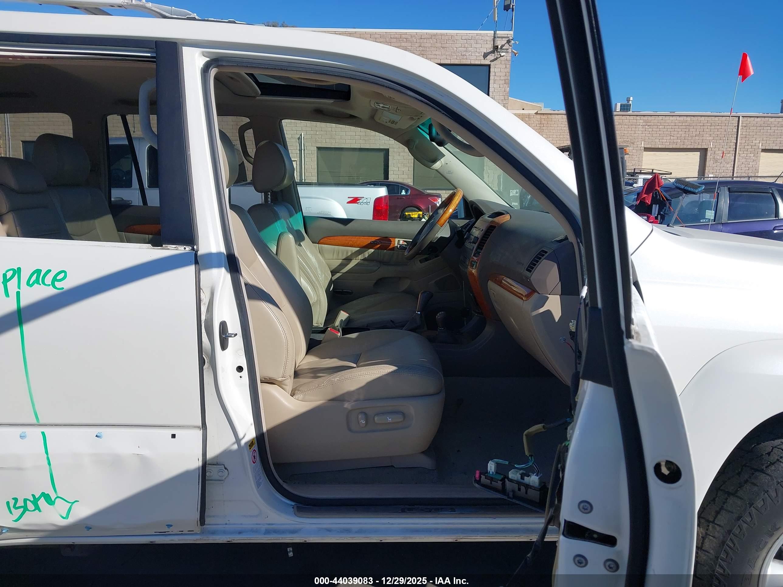 LEXUS GX image 5