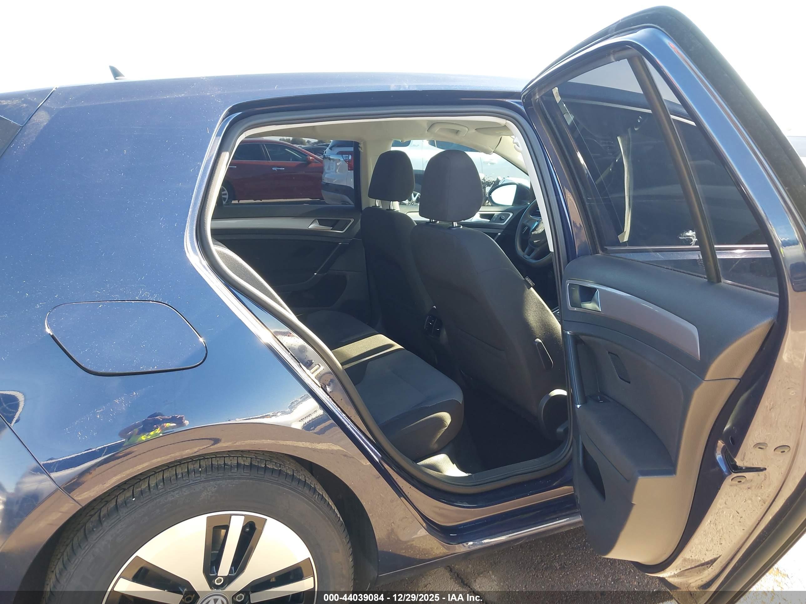 VOLKSWAGEN E-GOLF image 8