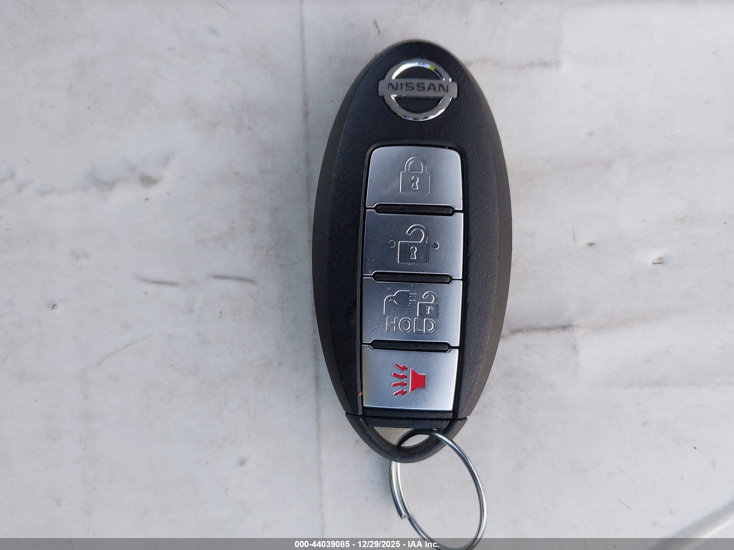 NISSAN LEAF image 11